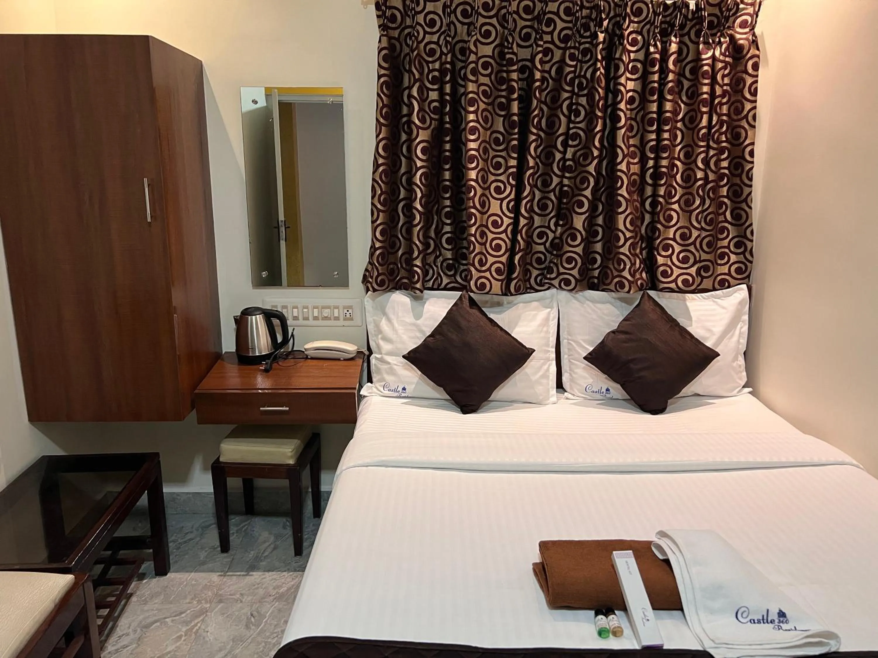 Bed in Castle 360 Residency