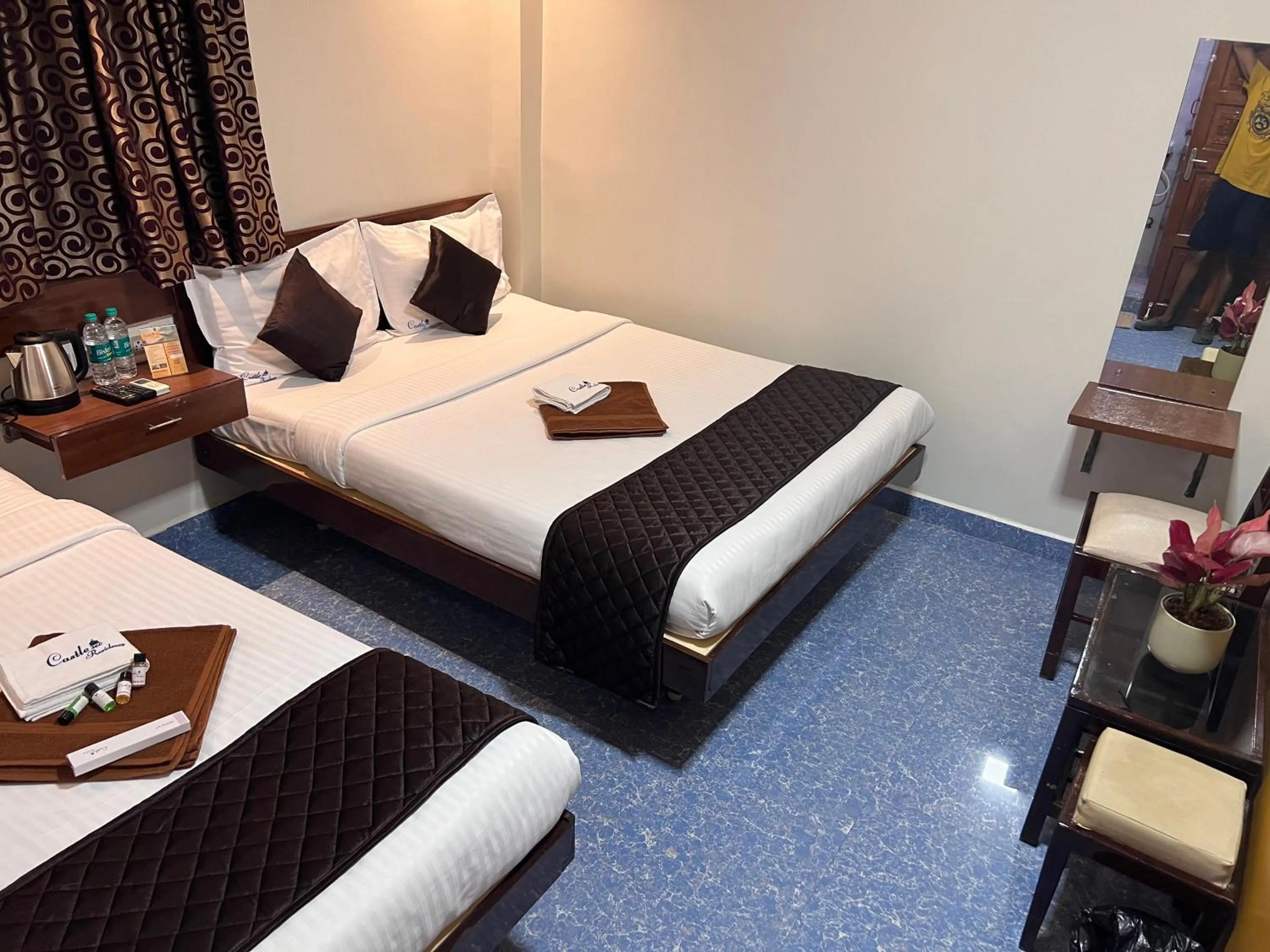 Bed in Castle 360 Residency