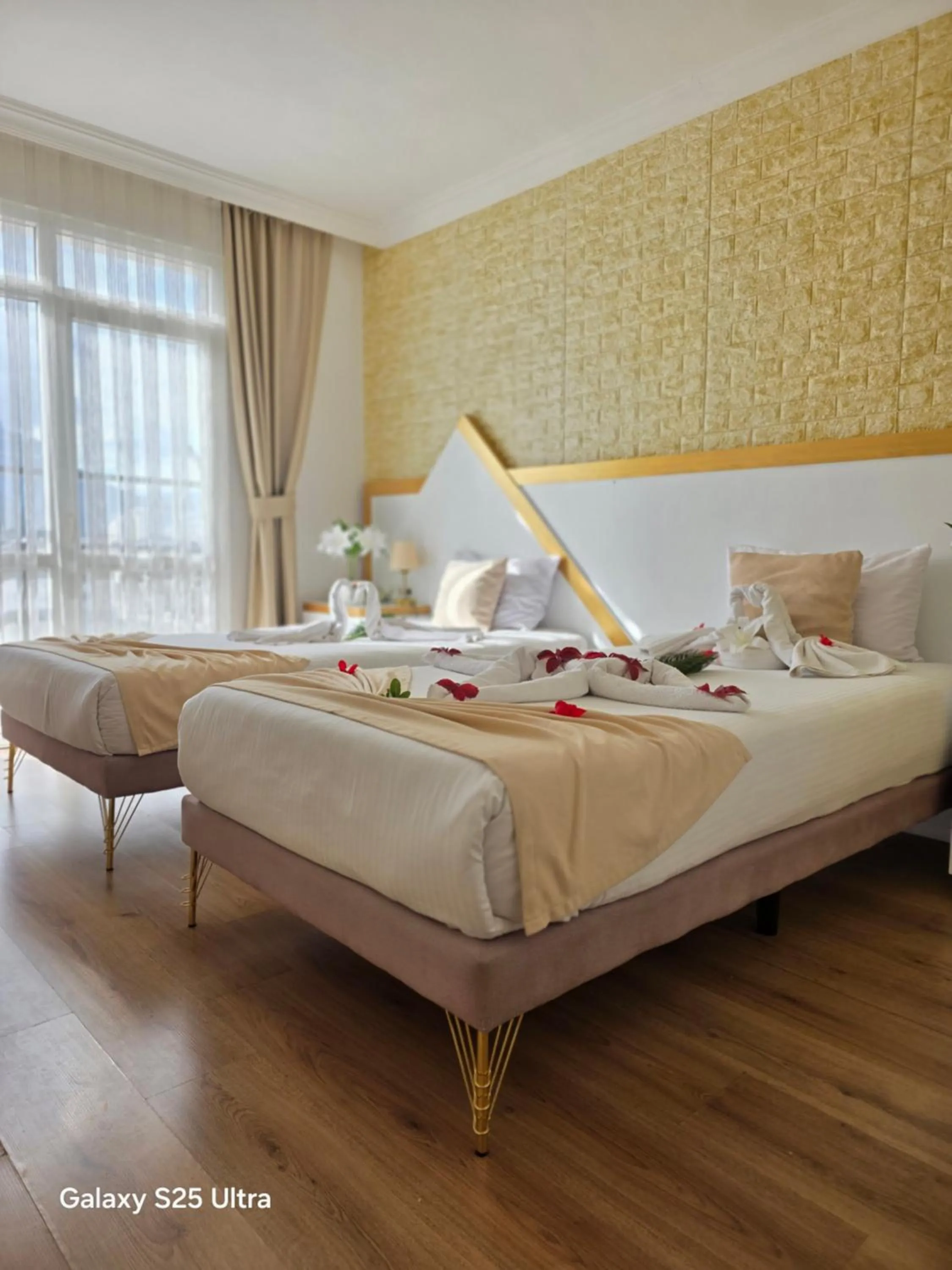 Bed in Far Life Hotel