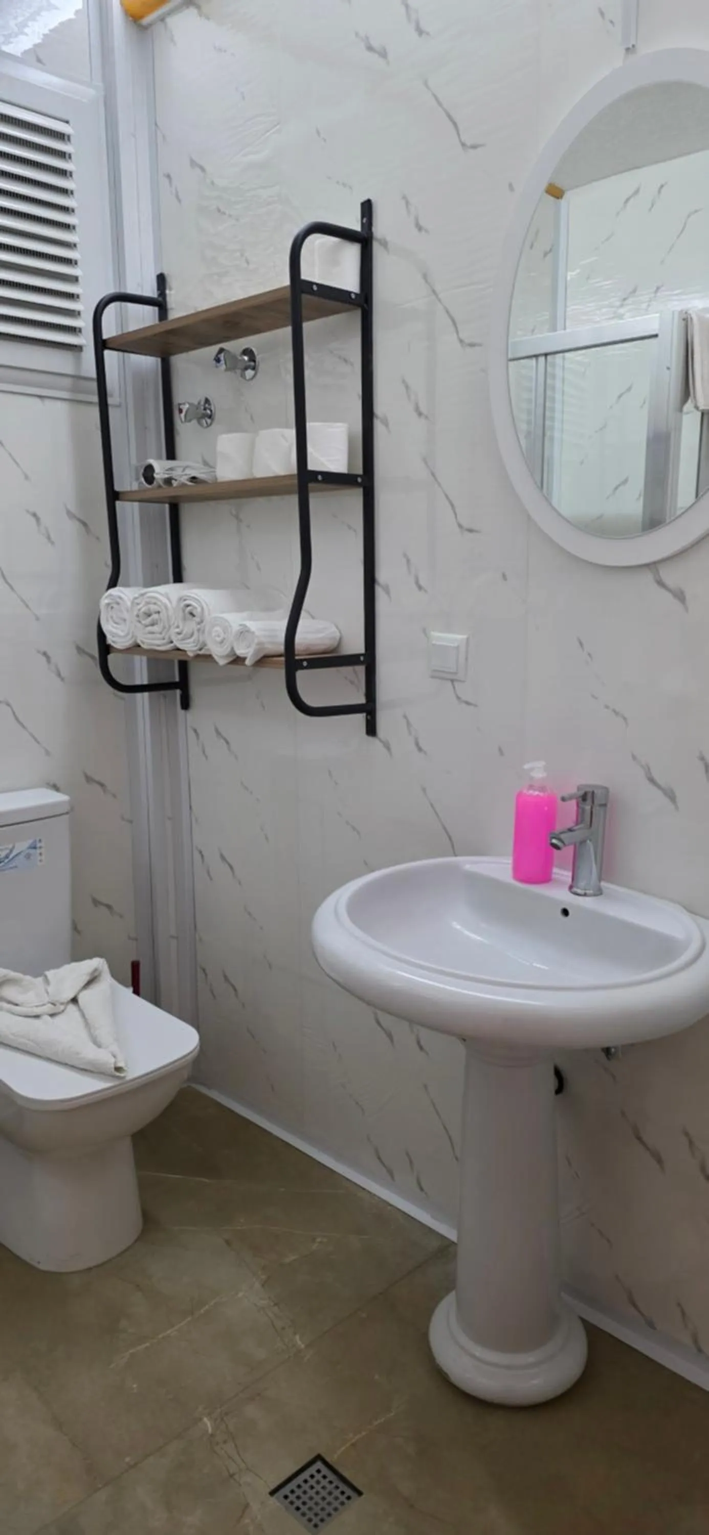 Toilet in Far Life Hotel