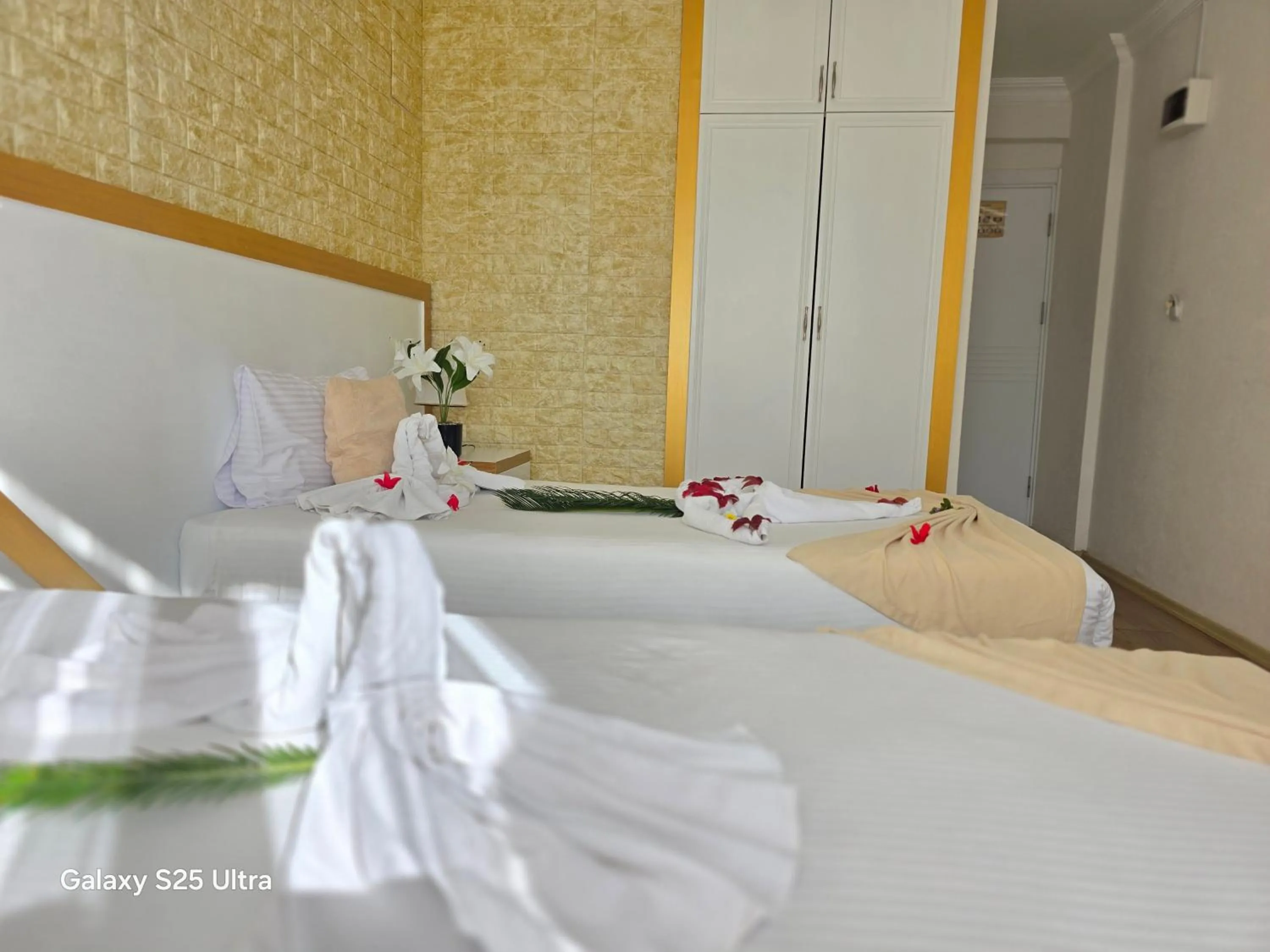 Bed in Far Life Hotel