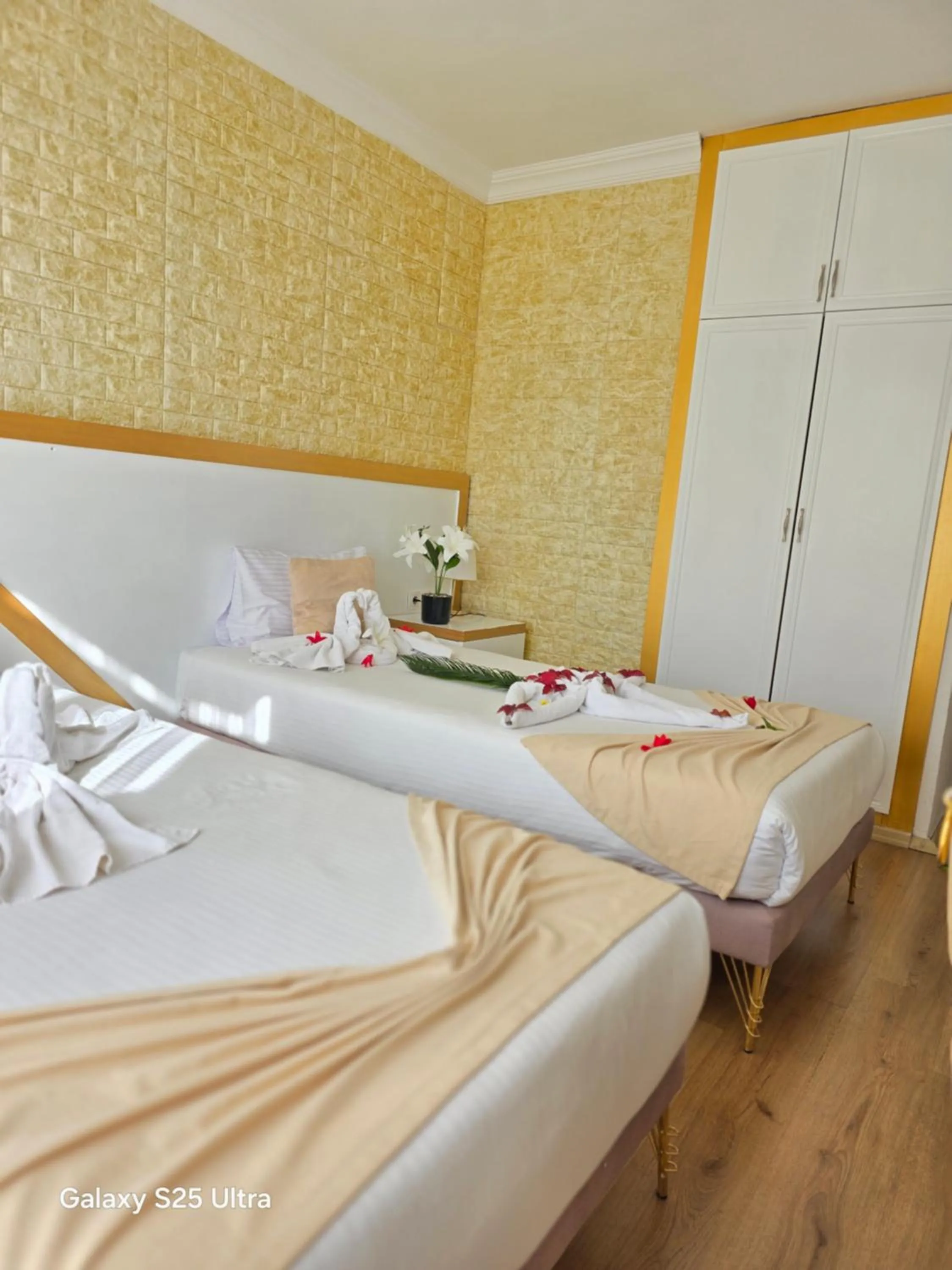 Bed in Far Life Hotel