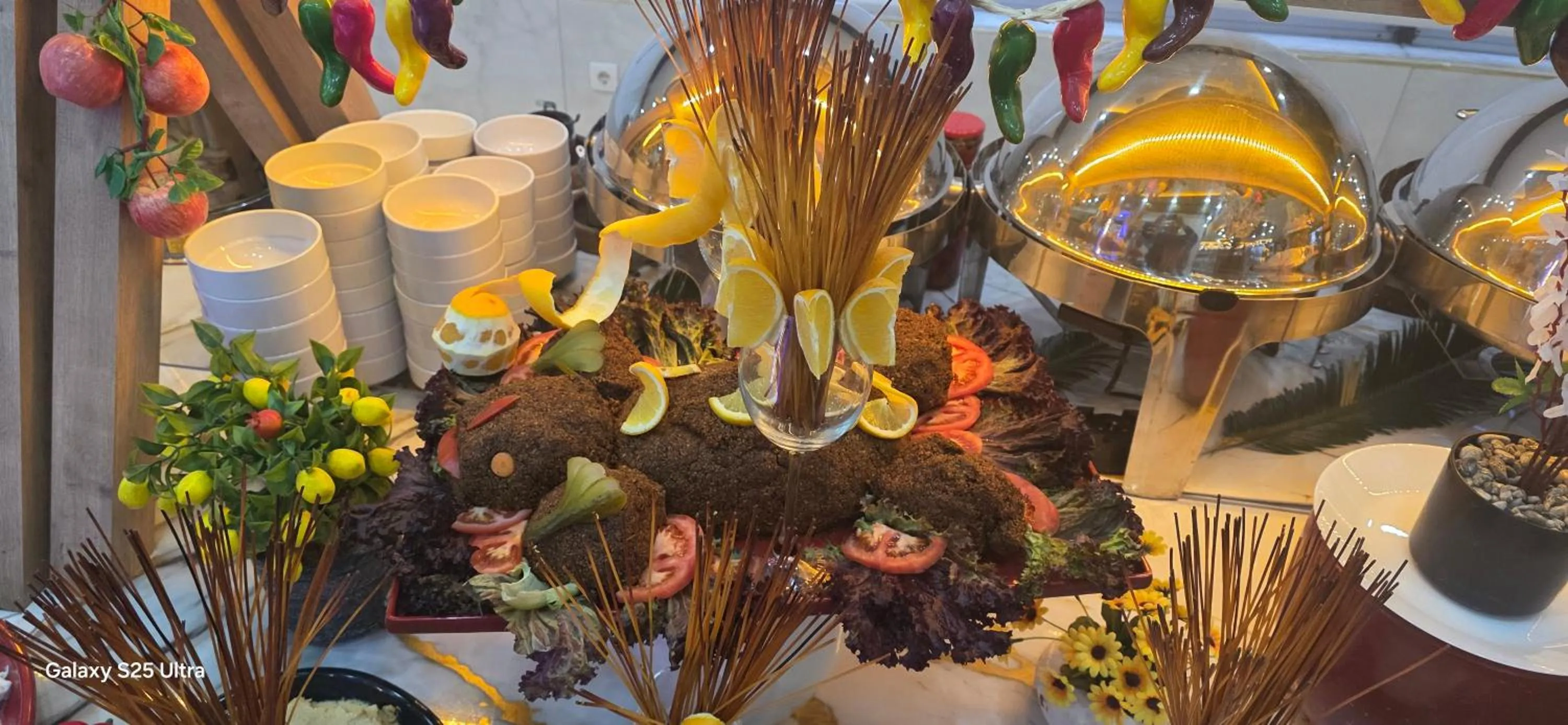 Restaurant/places to eat in Far Life Hotel