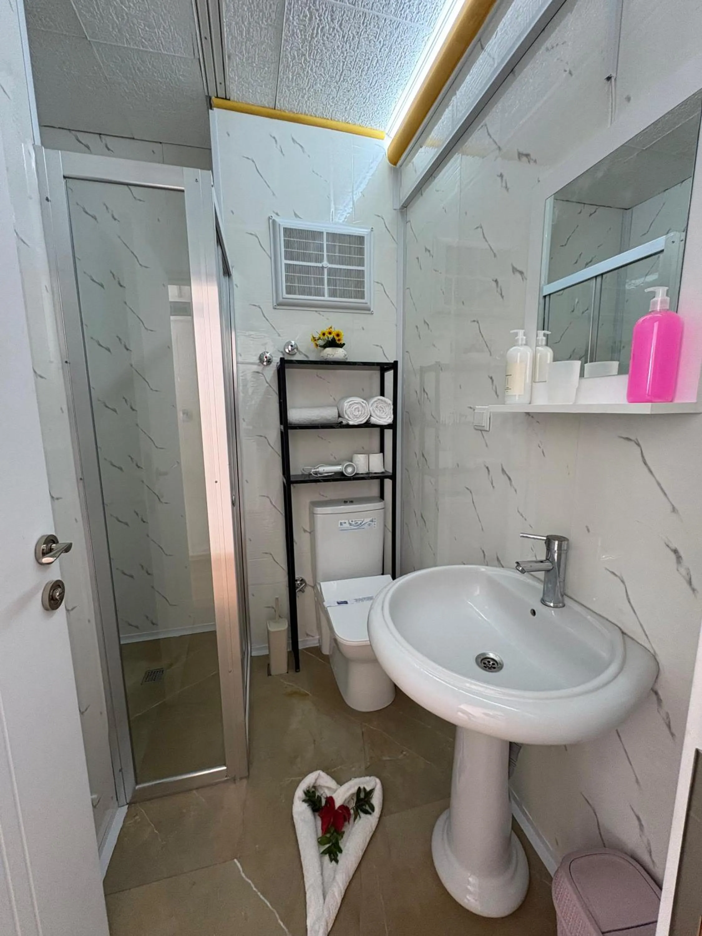 Bathroom in Far Life Hotel