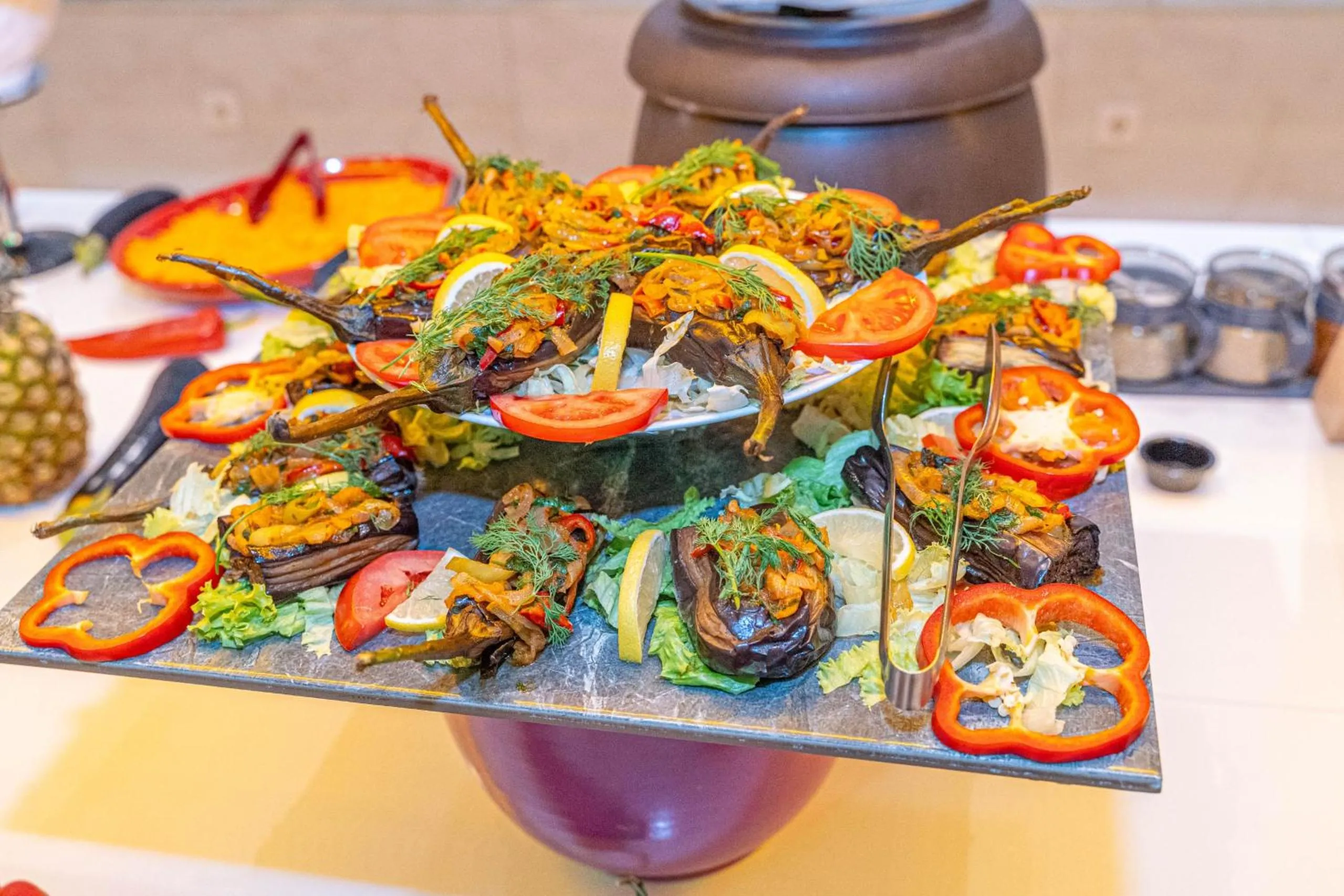 Restaurant/places to eat in Far Life Hotel