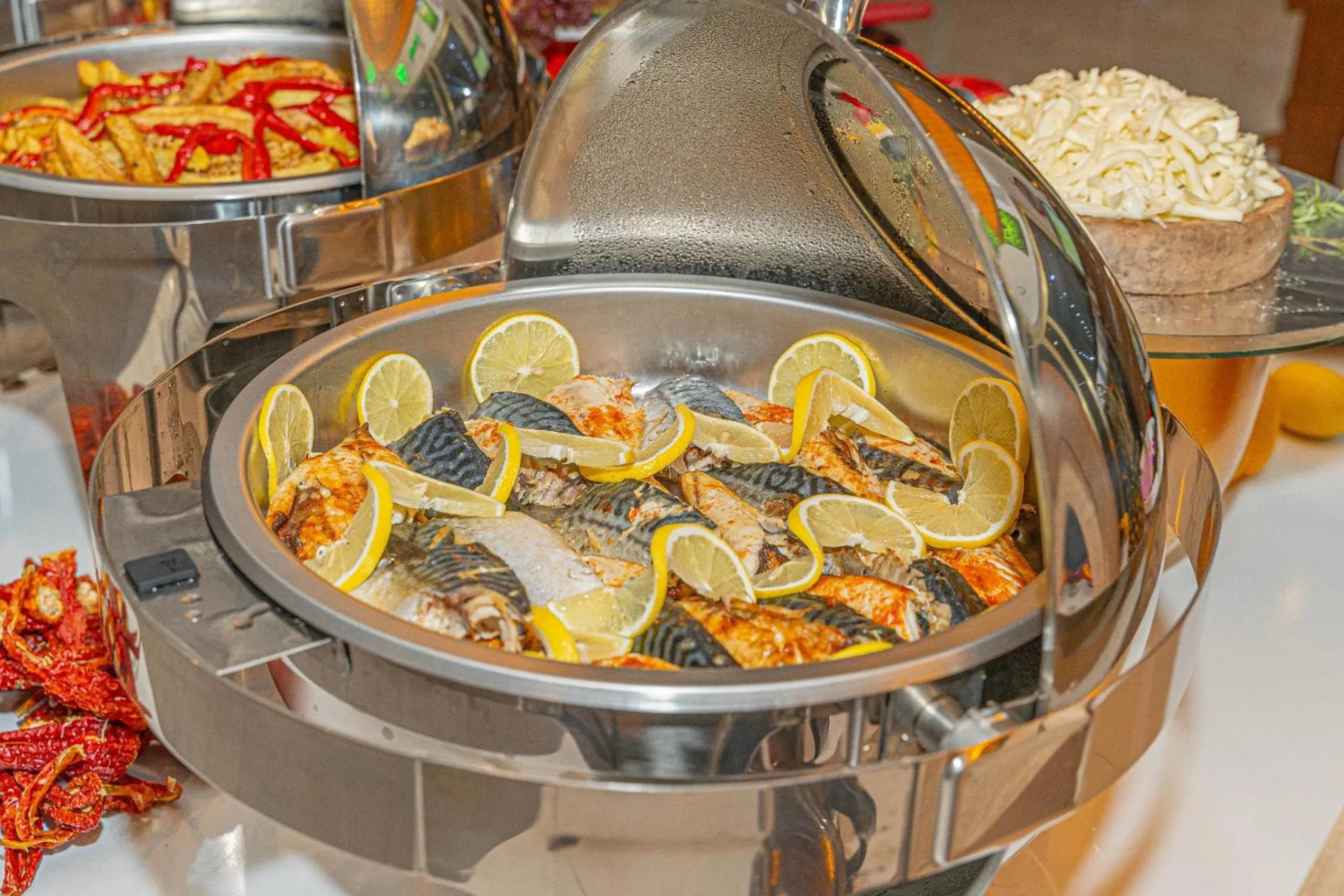 Restaurant/places to eat in Far Life Hotel