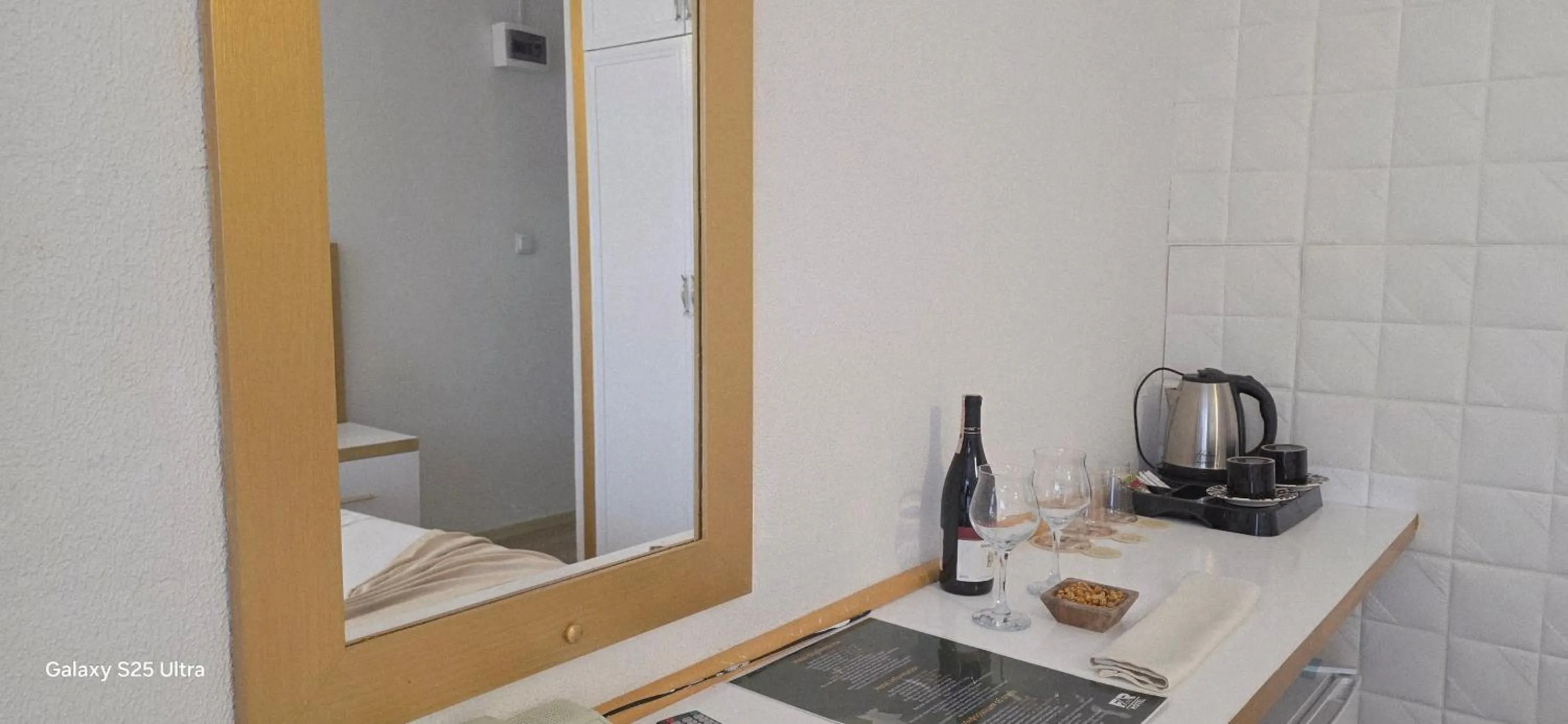 Coffee/tea facilities in Far Life Hotel