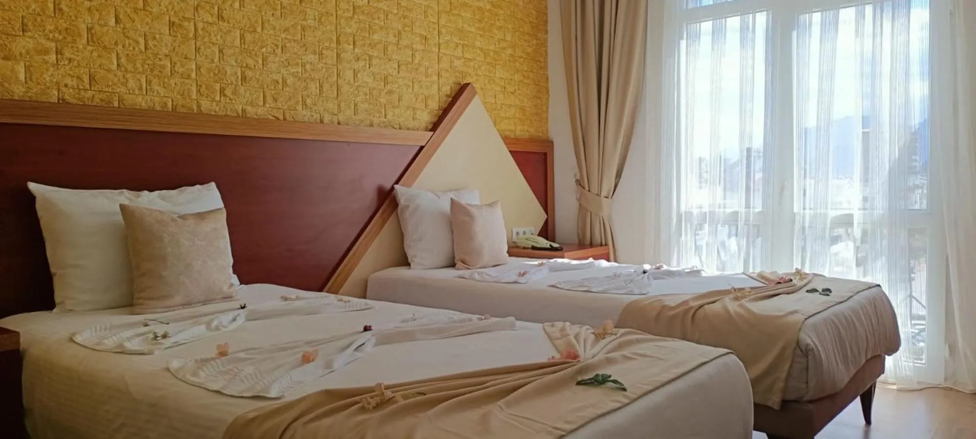 Bed in Far Life Hotel