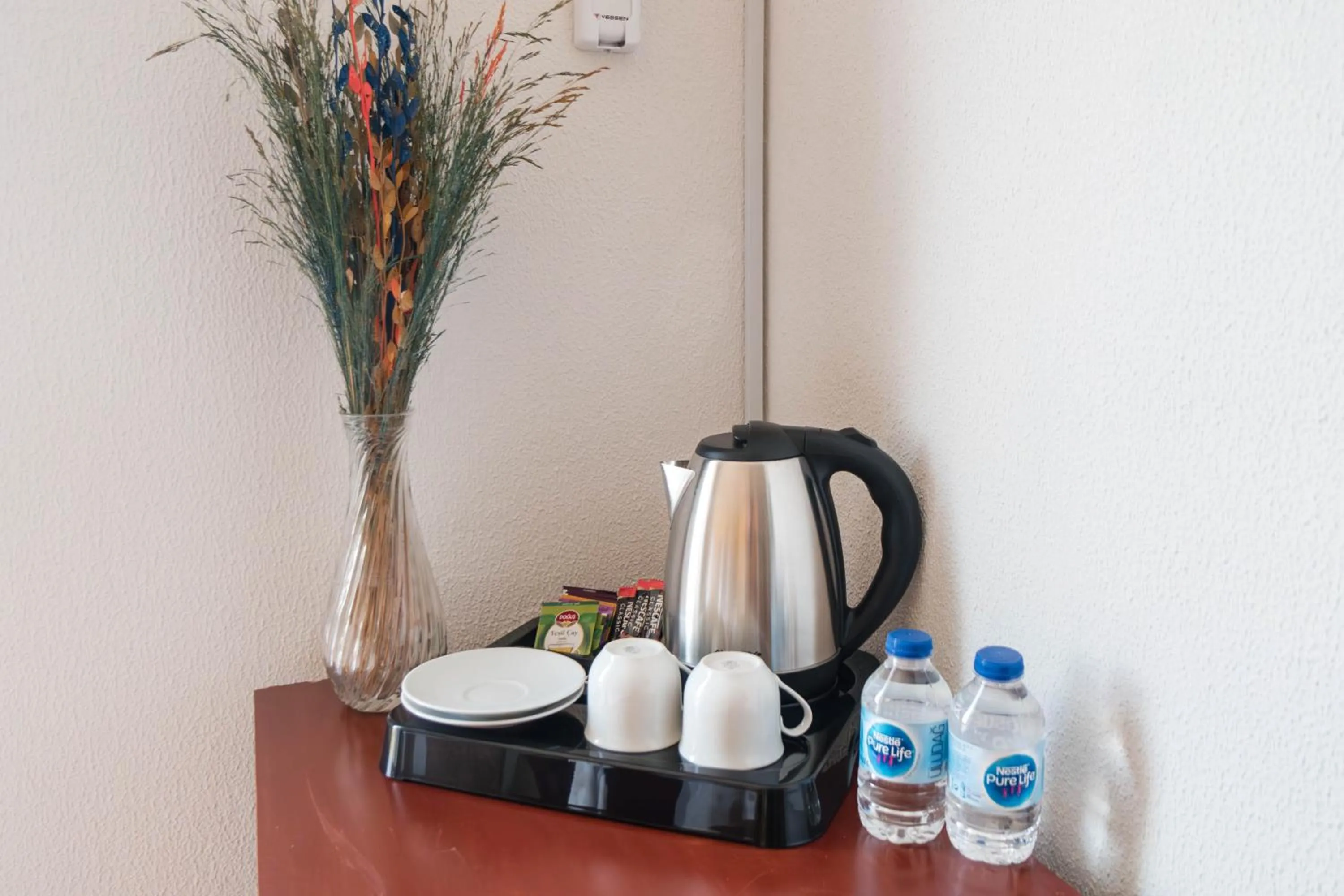 Coffee/tea facilities in Far Life Hotel