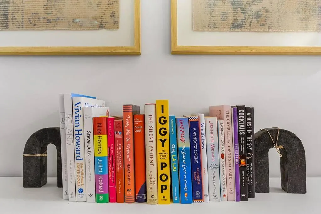 Lilac In Law, Picturesque lower unit