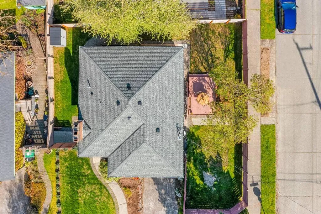 Lilac In Law, Picturesque lower unit