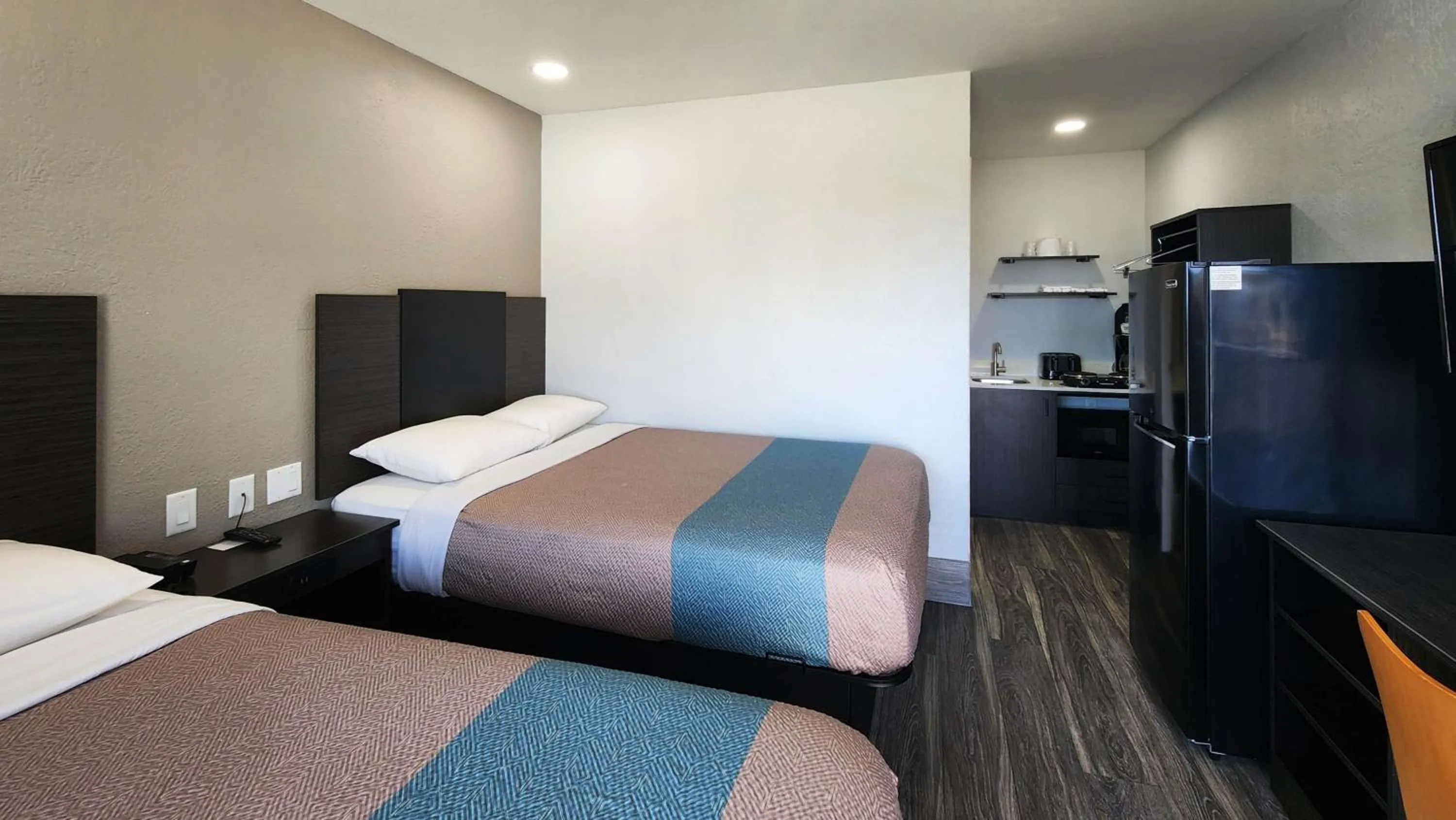 Bed in Studio 6 Galveston TX