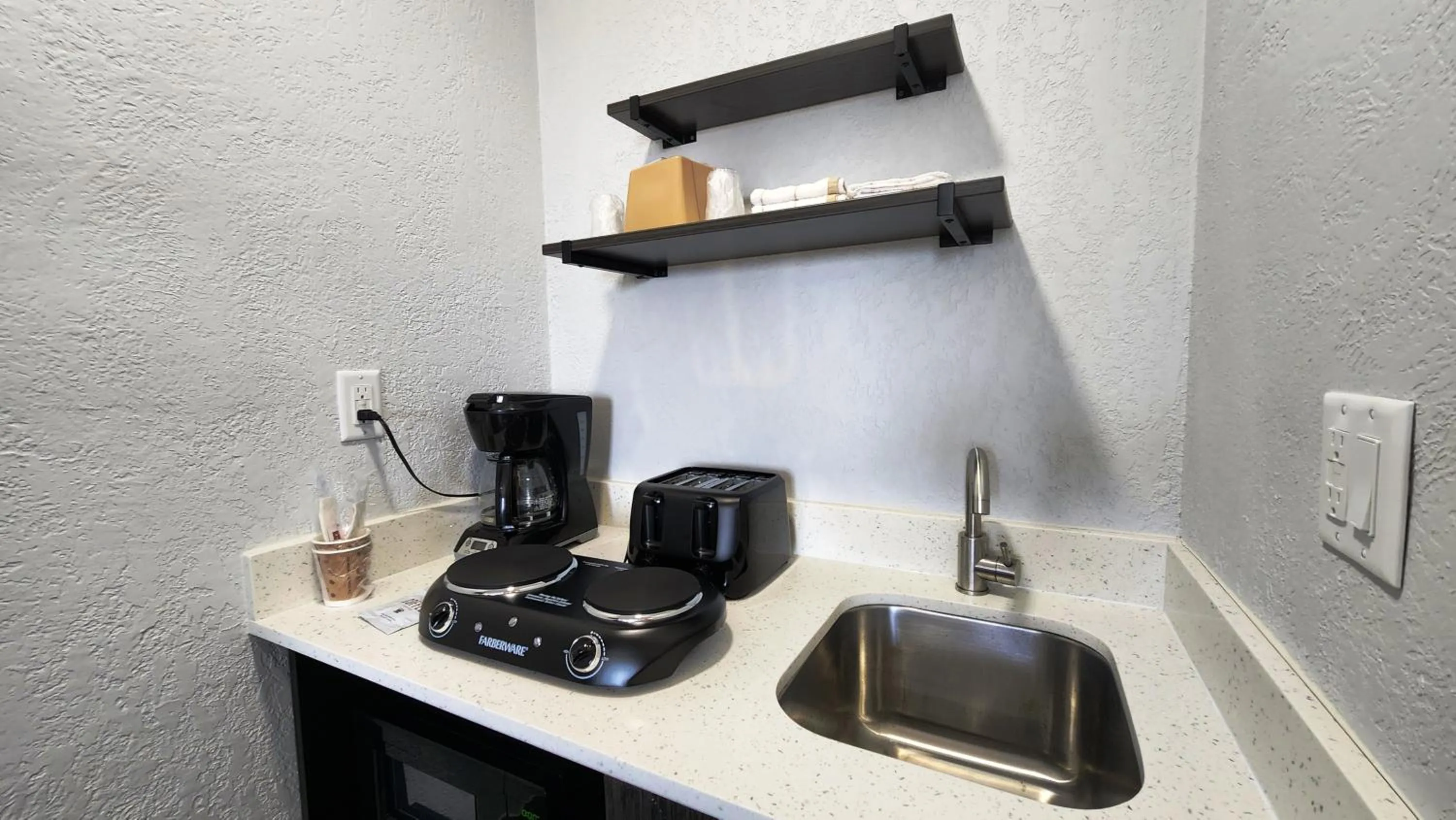 Coffee/tea facilities in Studio 6 Galveston TX