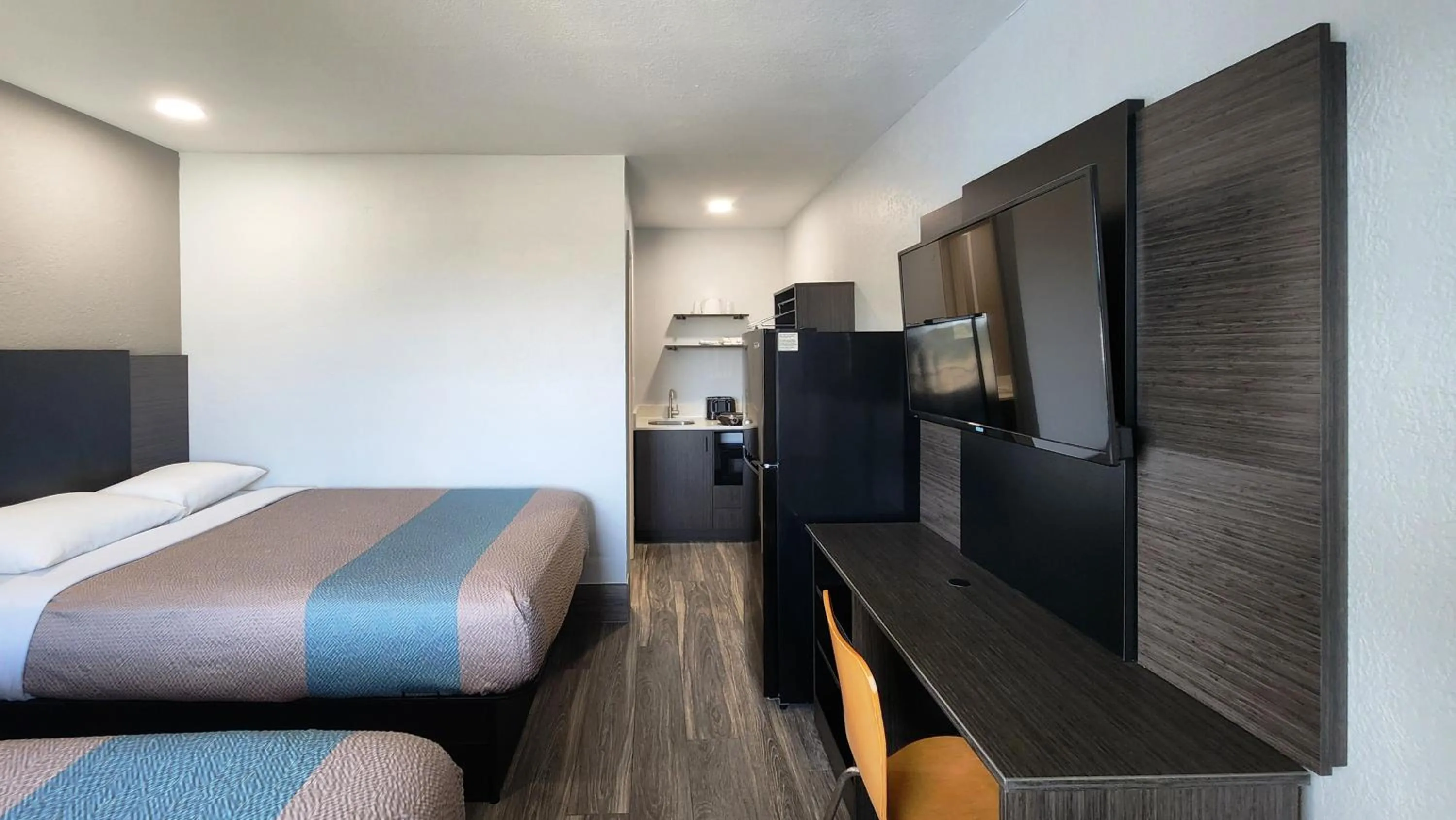 Bed in Studio 6 Galveston TX