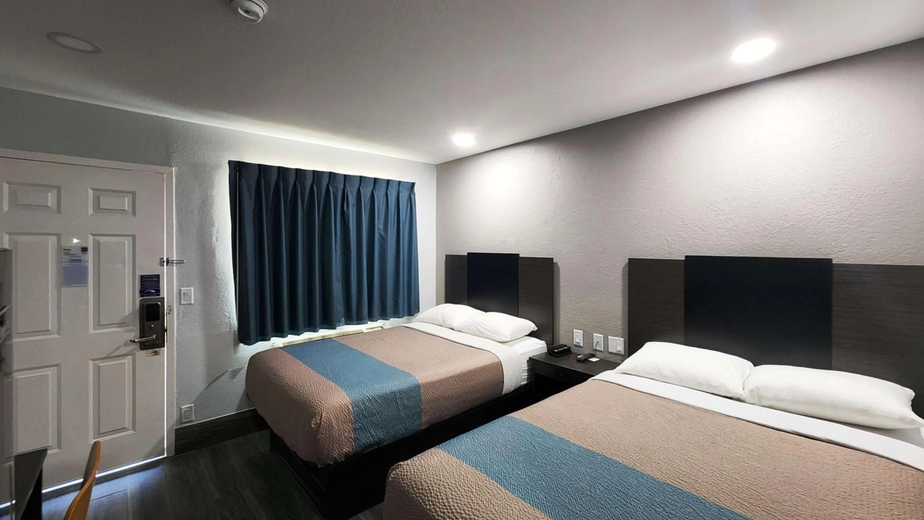 Bed in Studio 6 Galveston TX