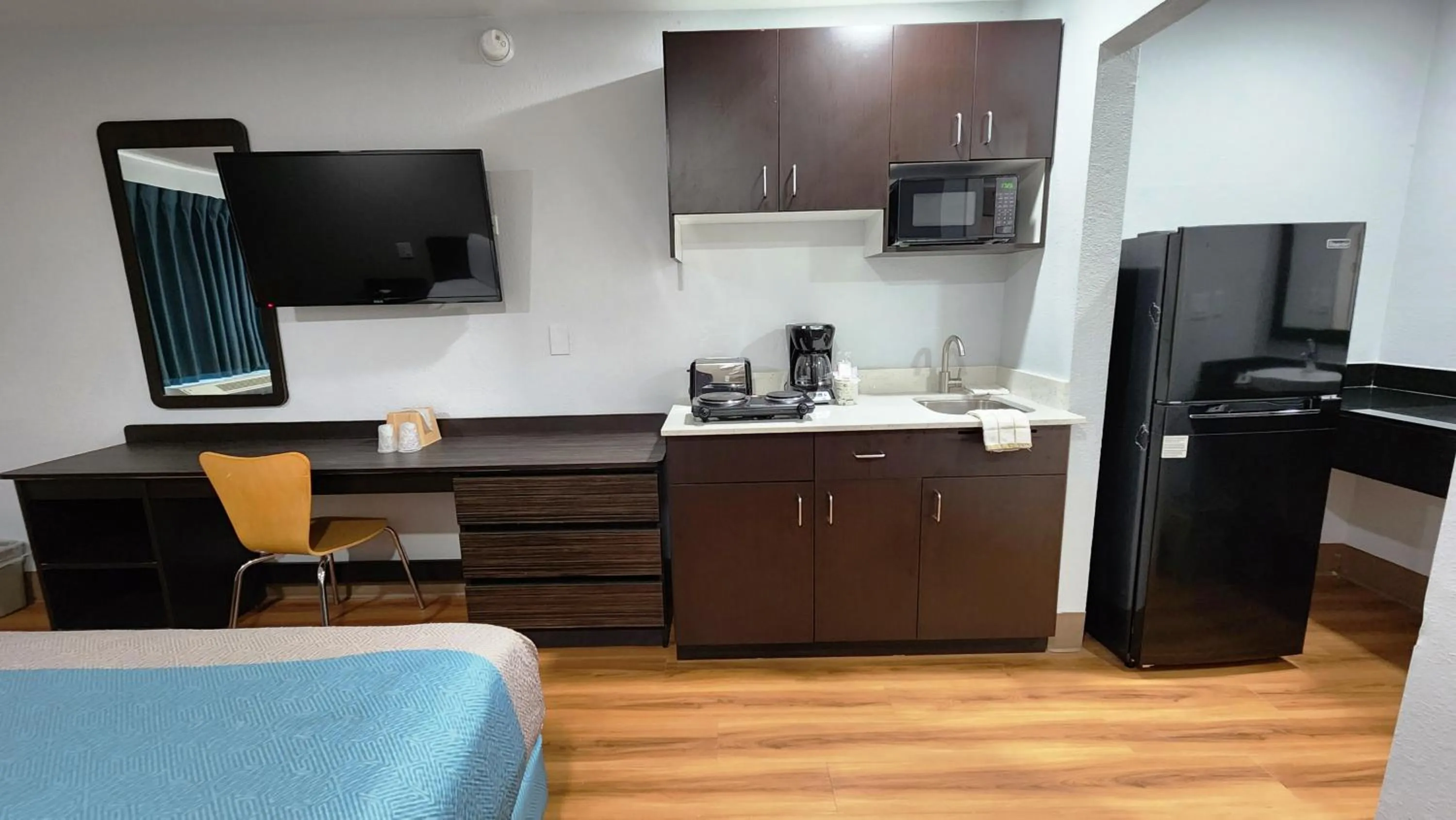 Bed in Studio 6 Webster TX Houston NASA Lake