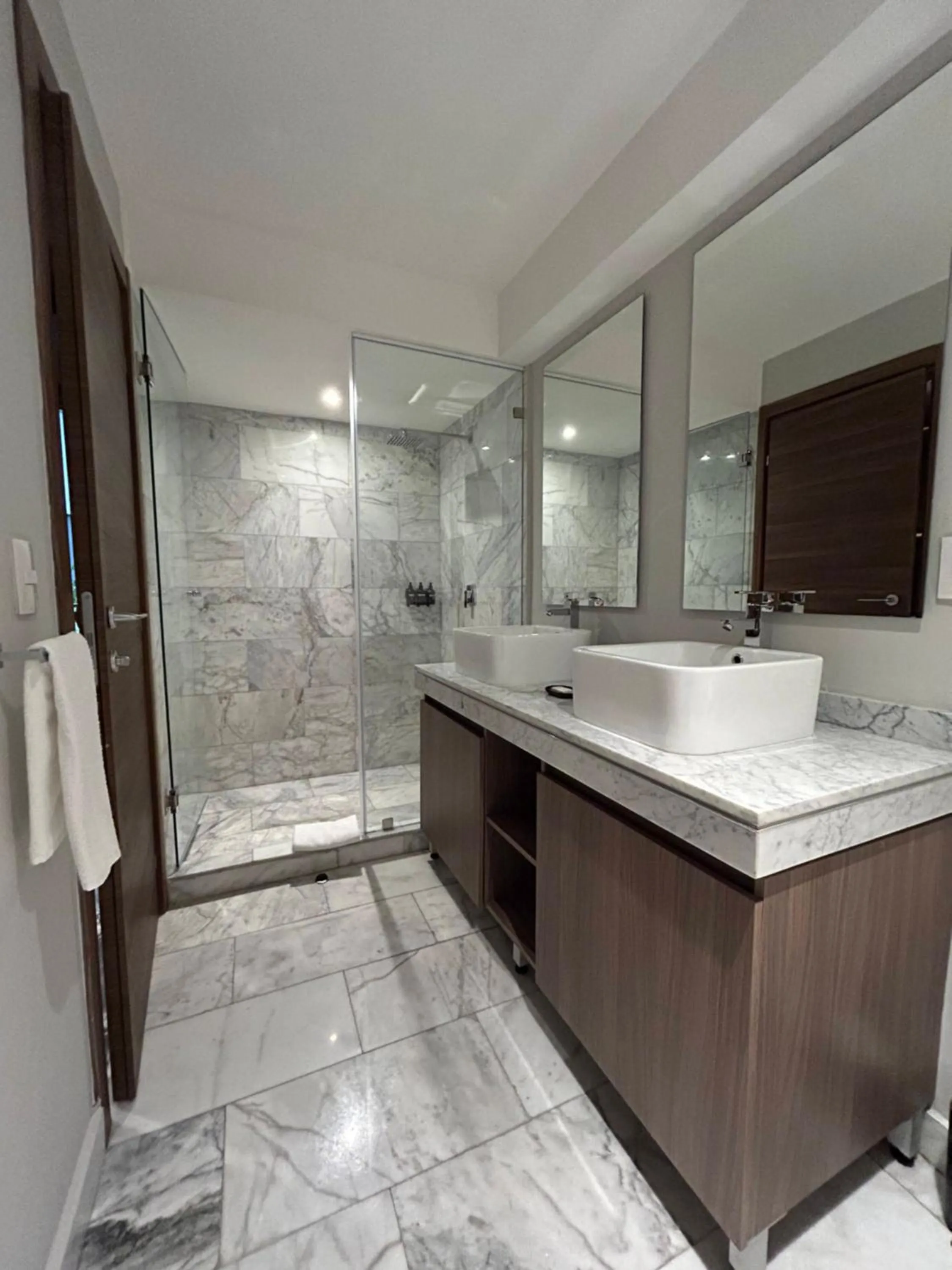 Bathroom in Arquimedes 138 by Wynwood House