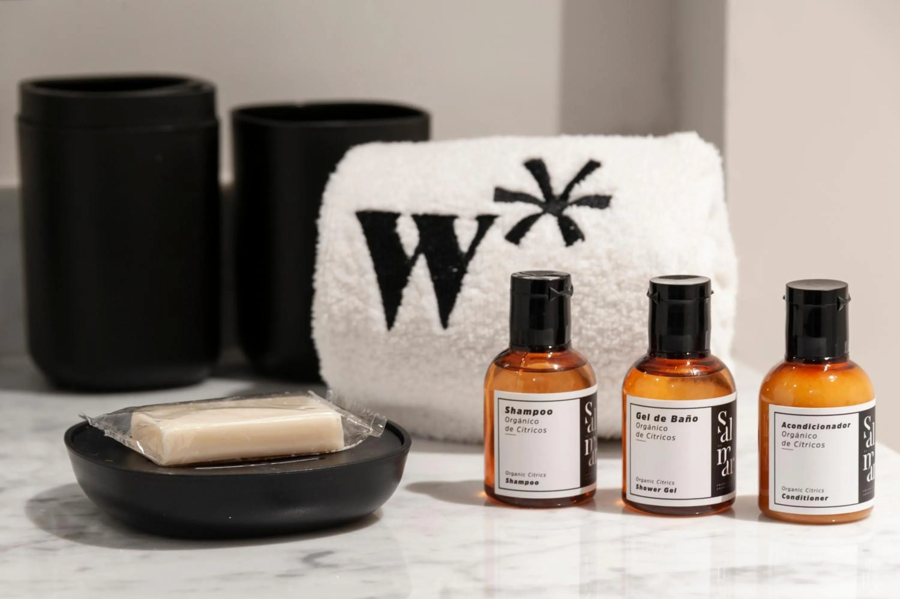 Decorative detail in Arquimedes 138 by Wynwood House