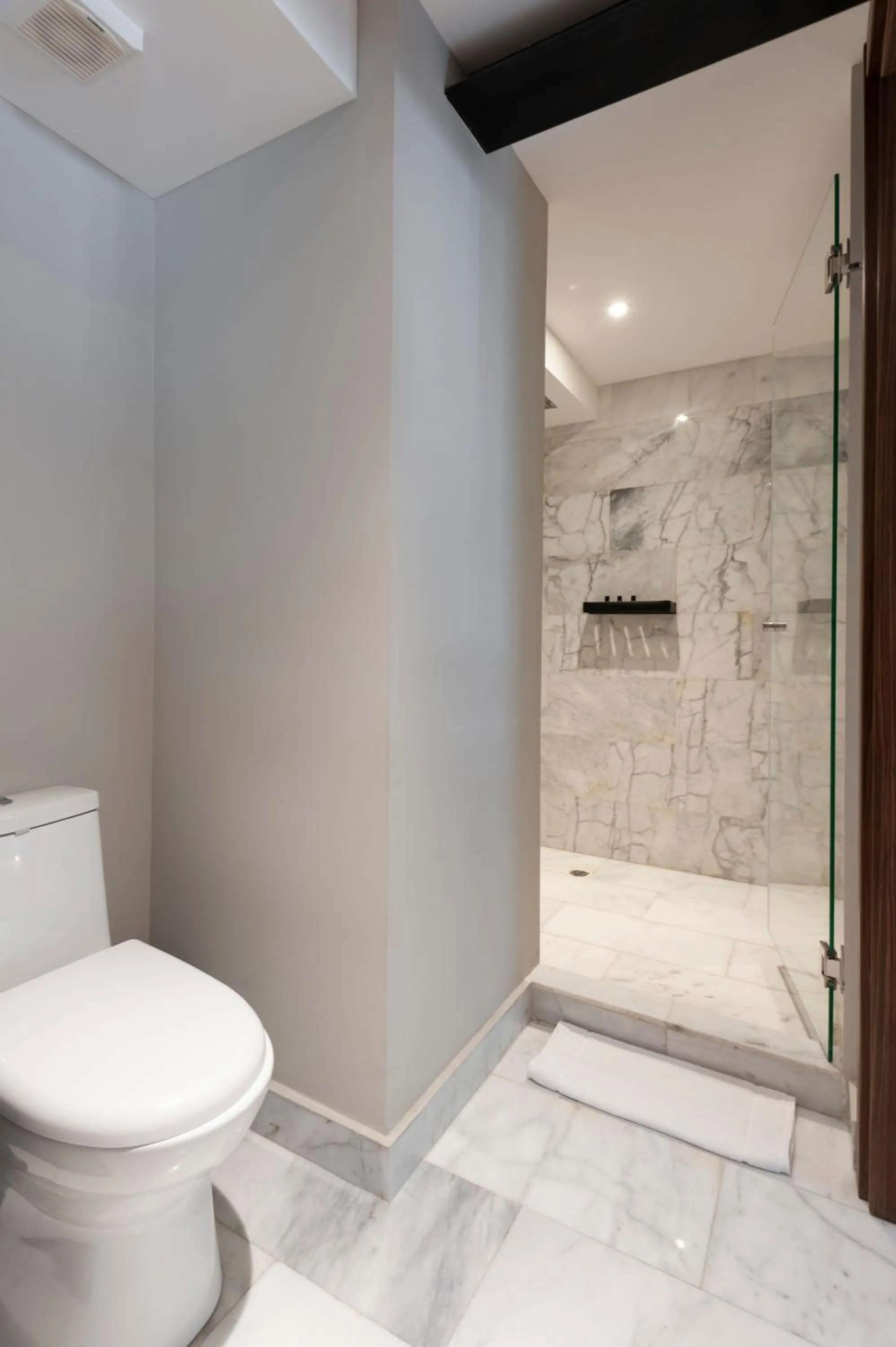 Bathroom in Arquimedes 138 by Wynwood House