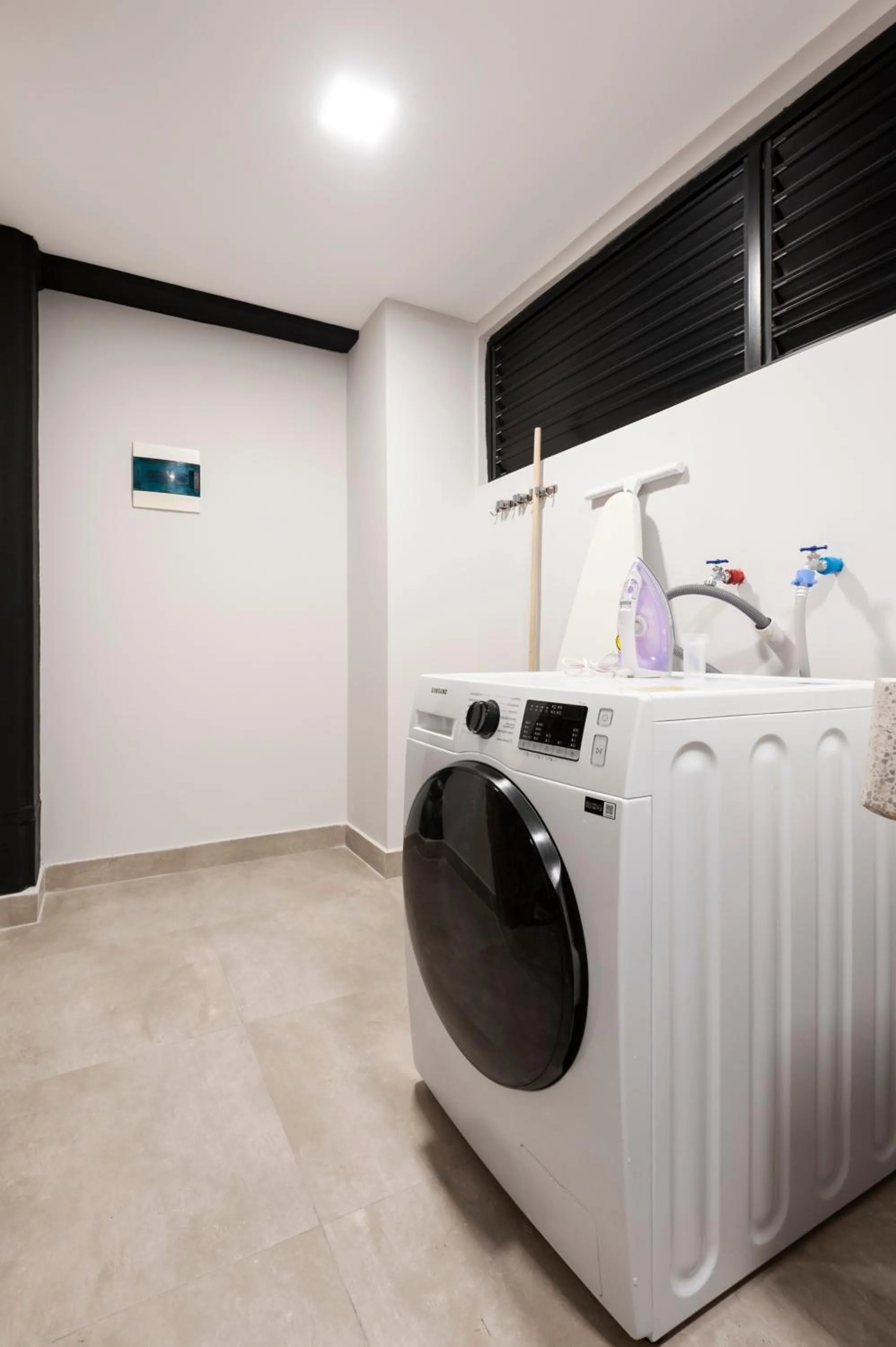 washing machine in Arquimedes 138 by Wynwood House