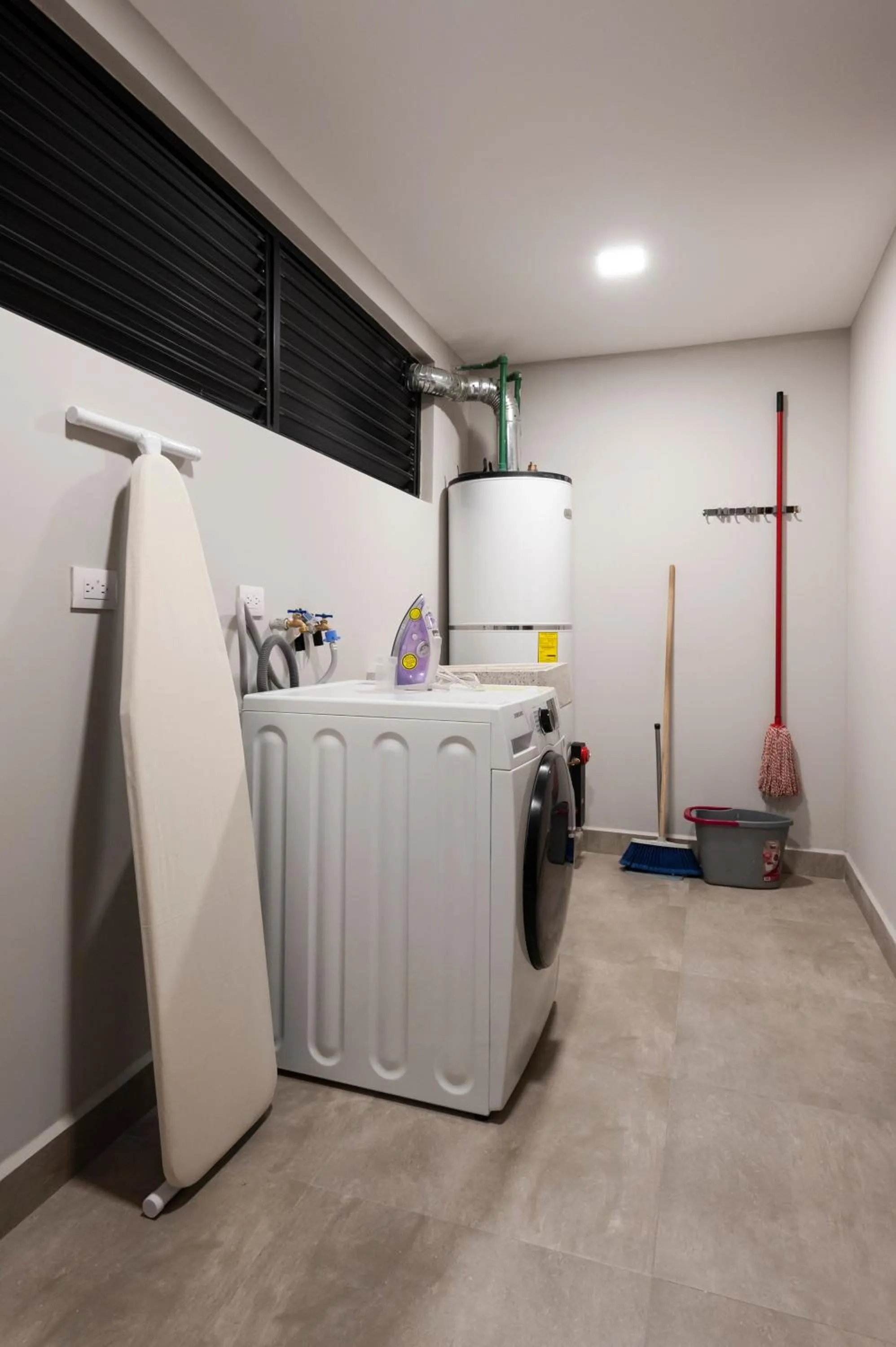 washing machine in Arquimedes 138 by Wynwood House