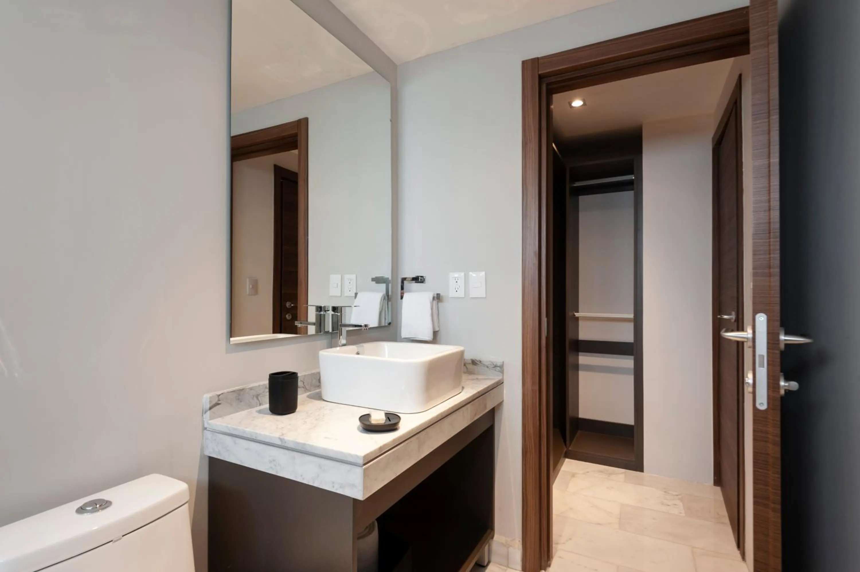 Bathroom in Arquimedes 138 by Wynwood House