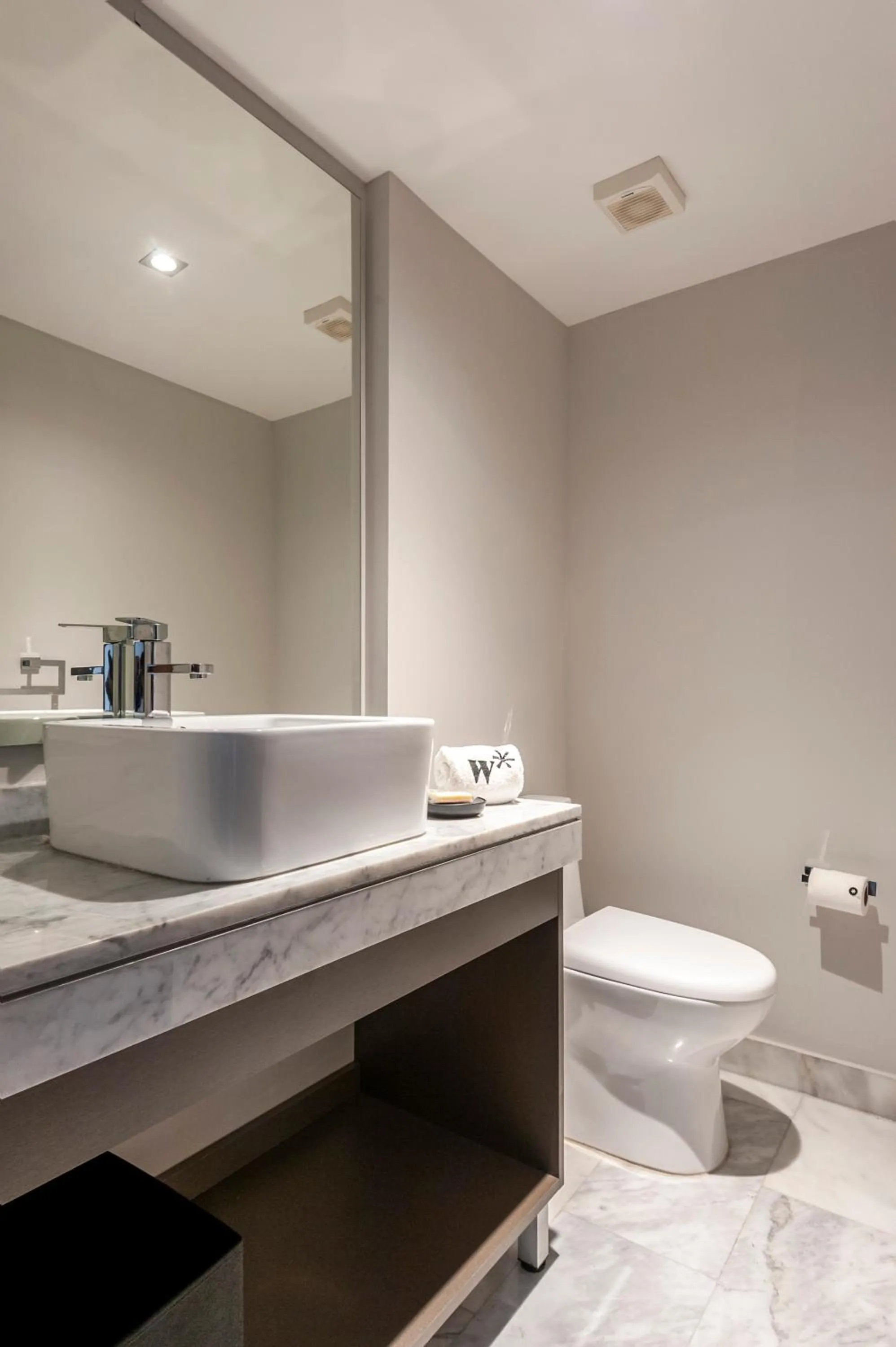 Bathroom in Arquimedes 138 by Wynwood House