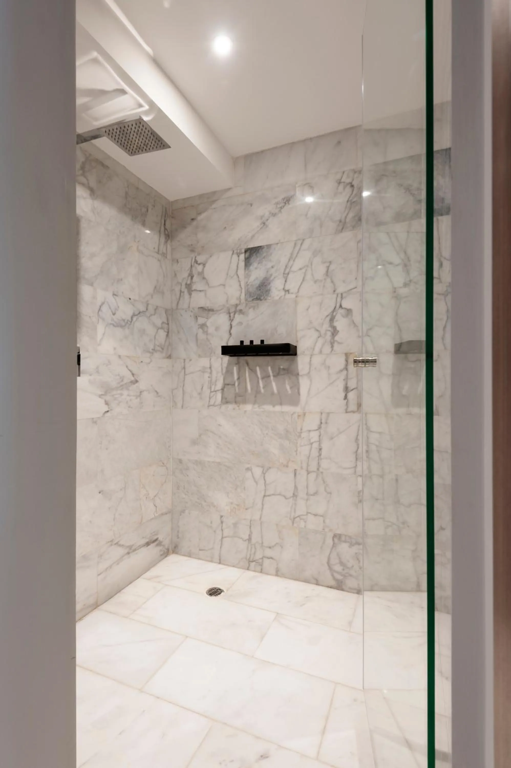 Bathroom in Arquimedes 138 by Wynwood House