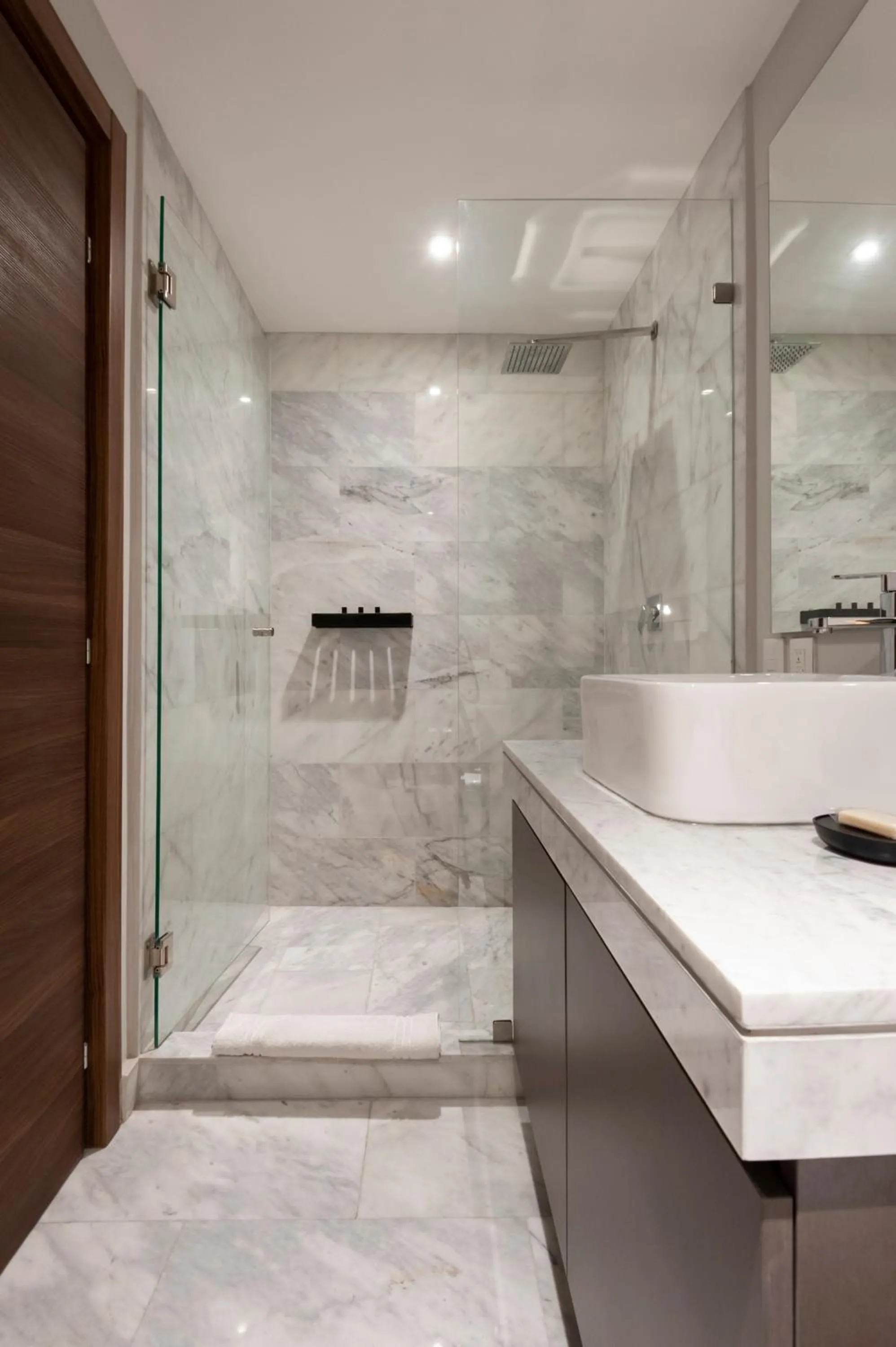 Bathroom in Arquimedes 138 by Wynwood House