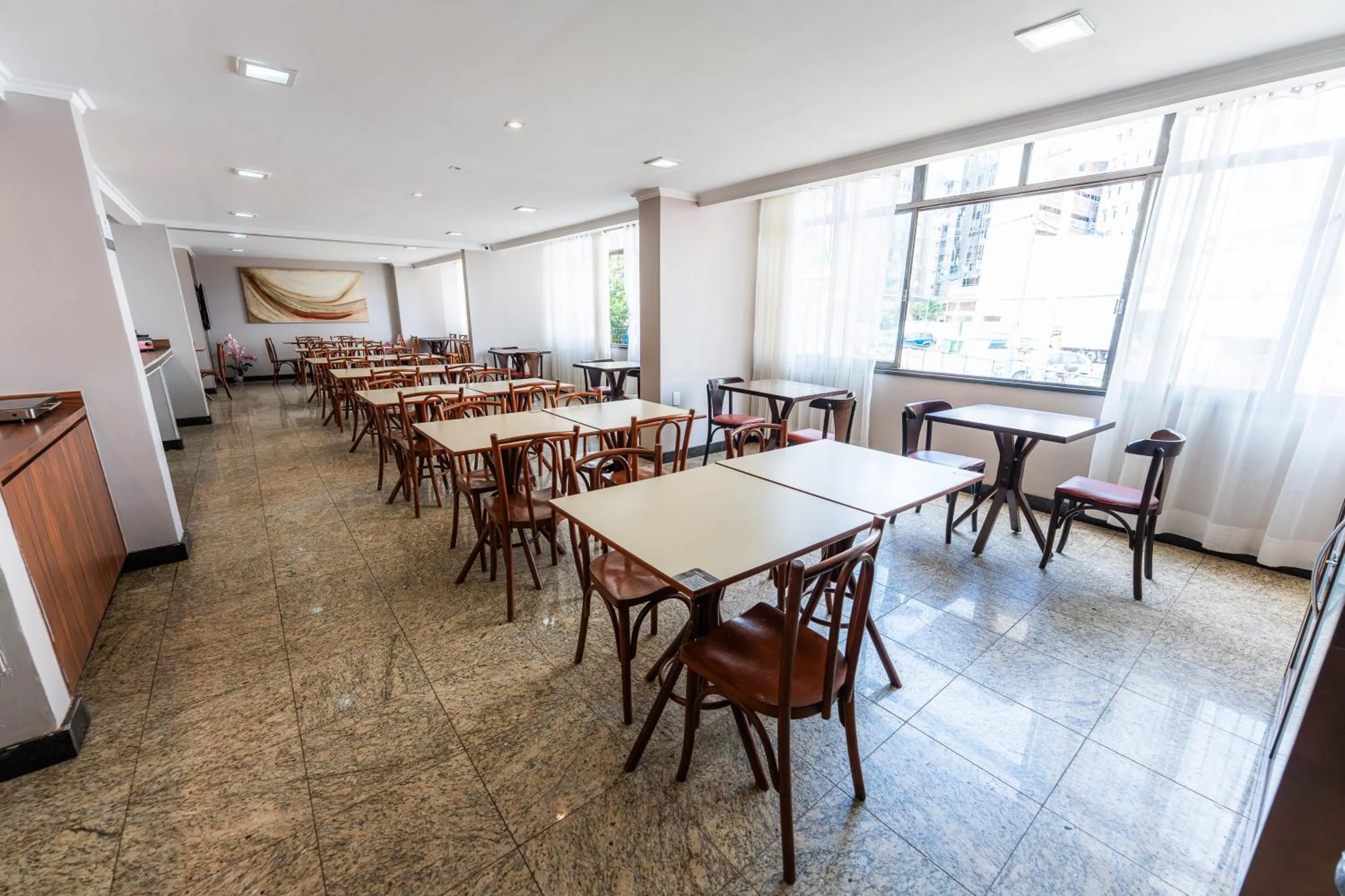 Restaurant/places to eat in Hotel Alvorada Taguatinga by Bsb Inn