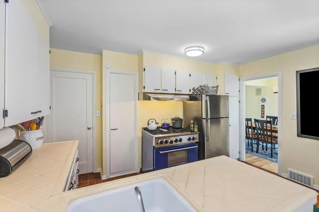 Magnolia on the Hill