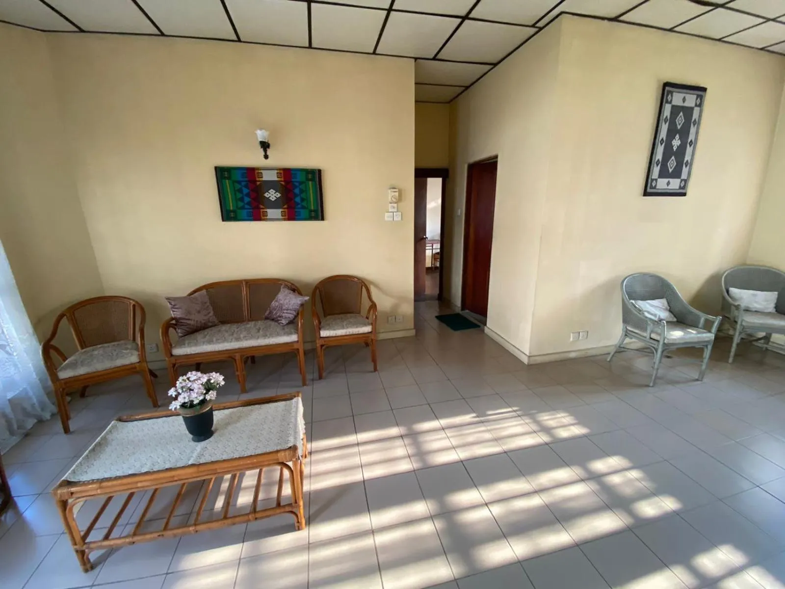 Seating area in Oasis Colombo