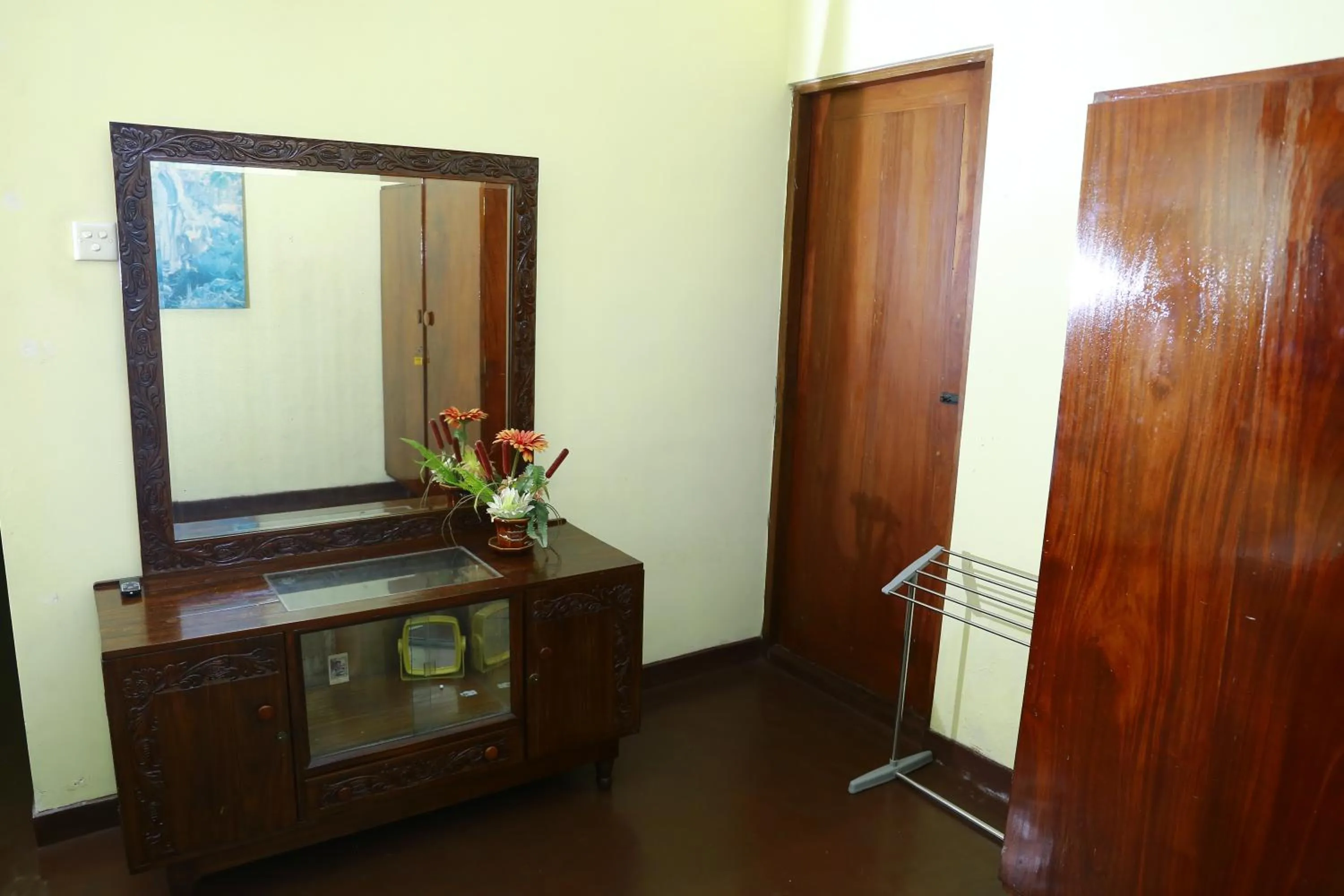 wardrobe in Oasis Colombo