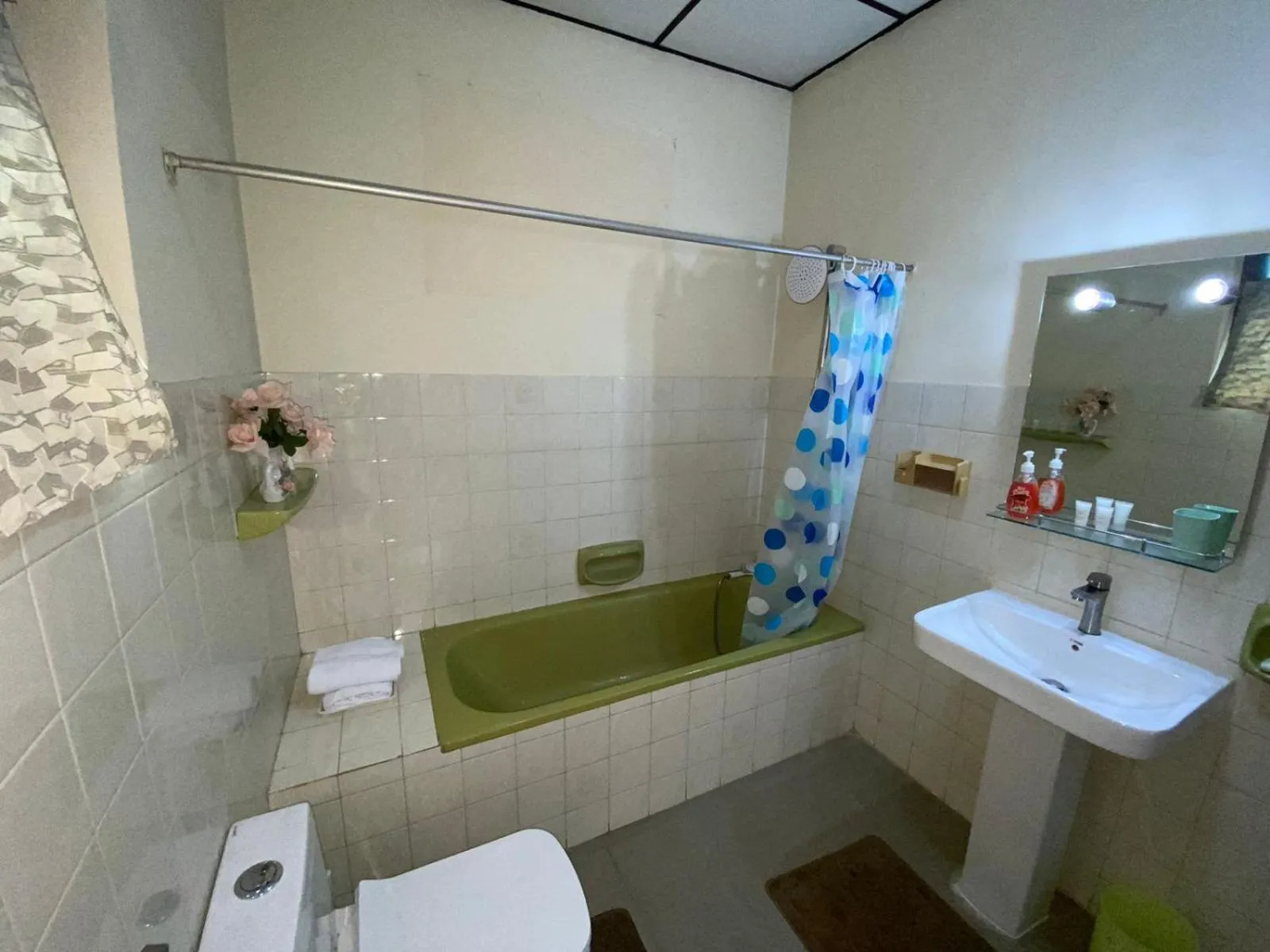 Bath in Oasis Colombo