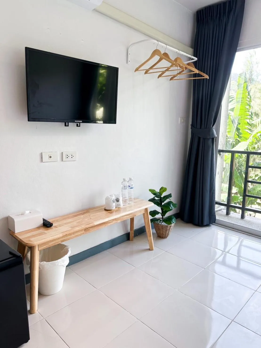 Communal lounge/ TV room in BAOBAB