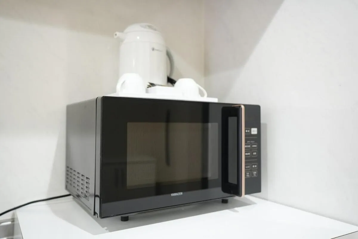 microwave in Hotel J&C-I