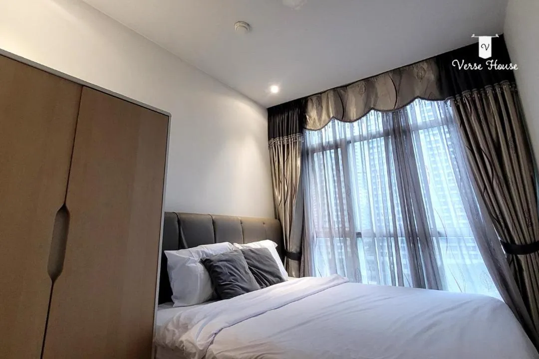 Bed in Luxe Living @Central Park