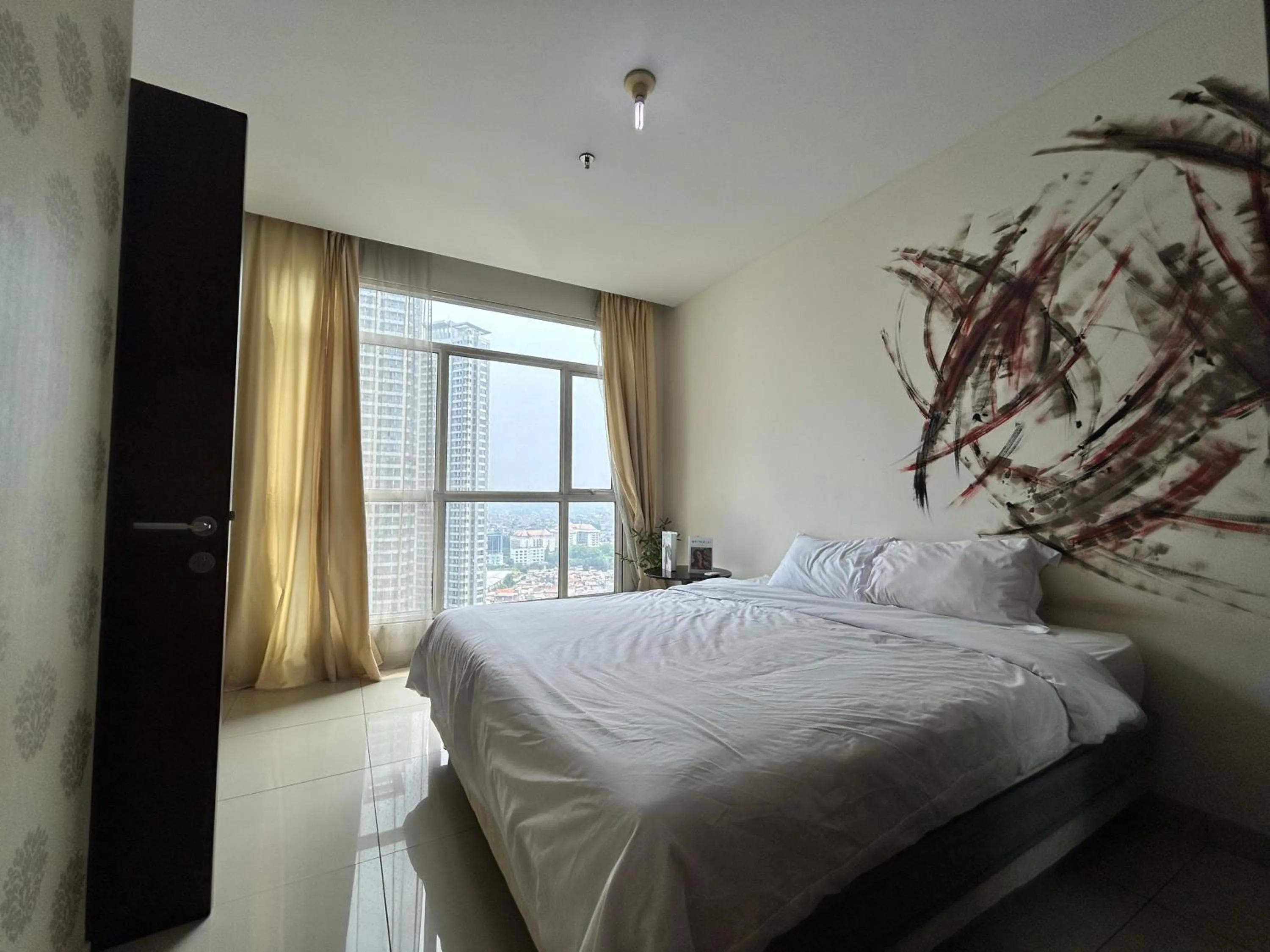 Bed in Luxe Living @Central Park