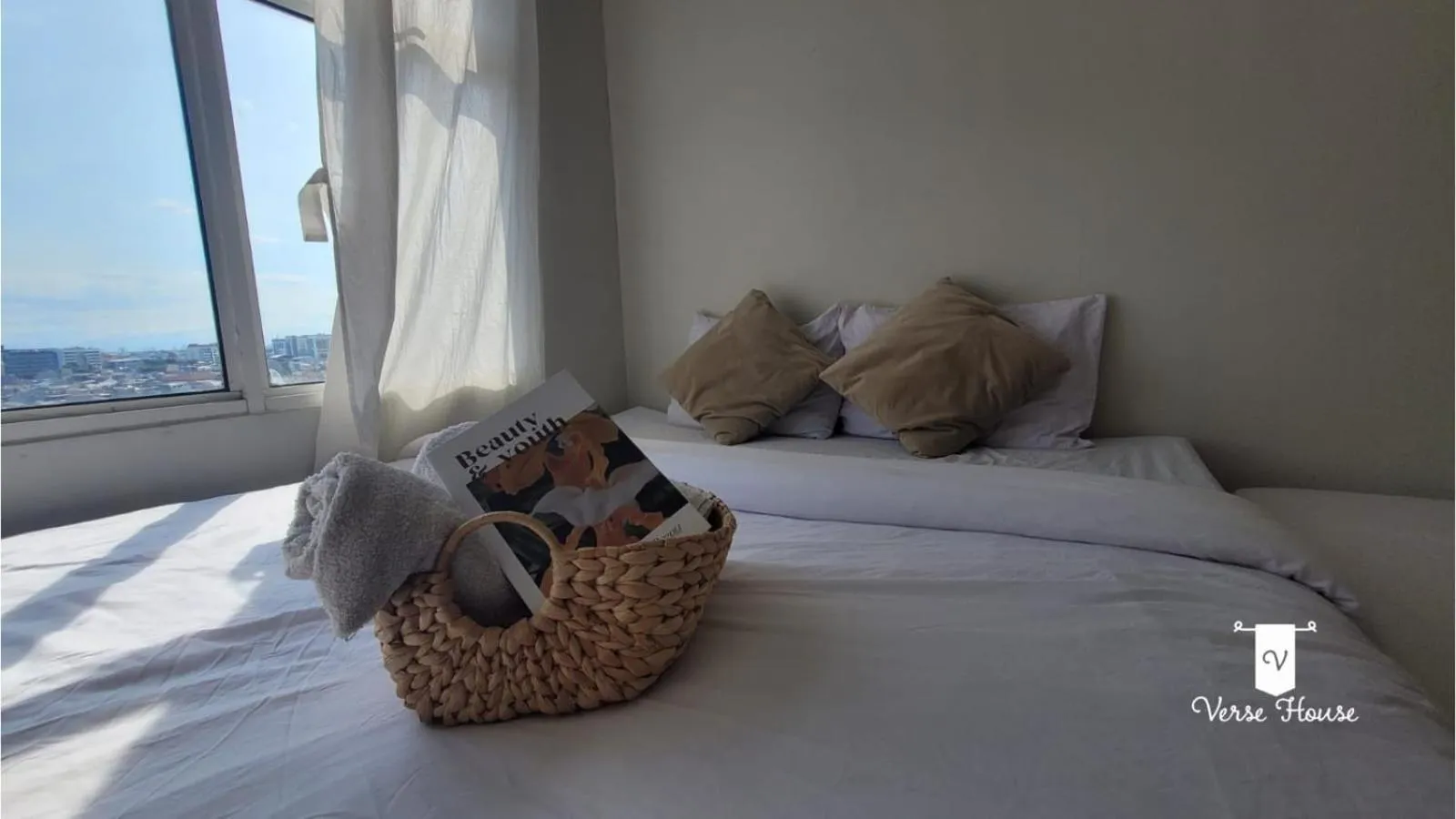 Bed in Luxe Living @Central Park