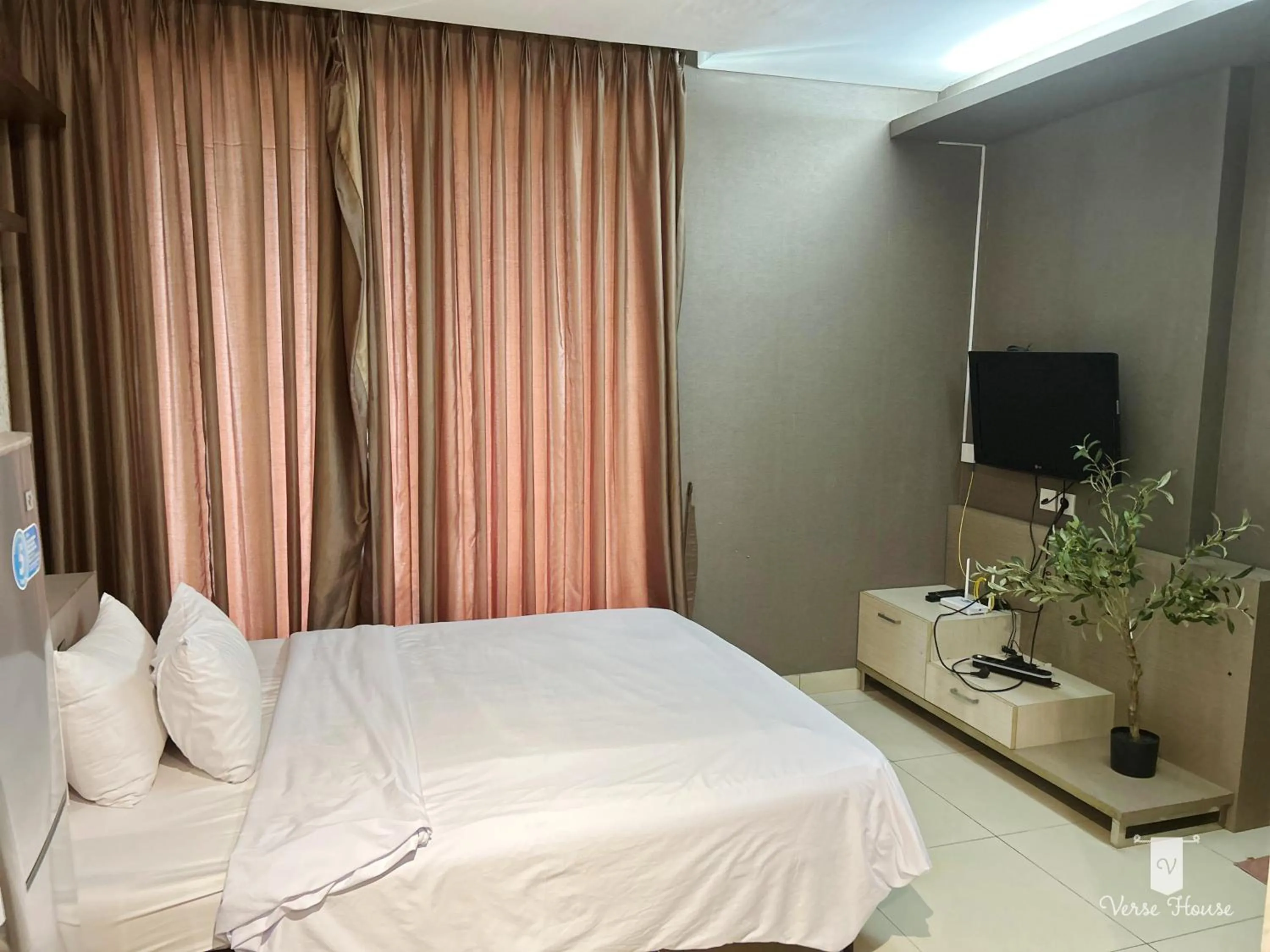 Bed in Luxe Living @Central Park