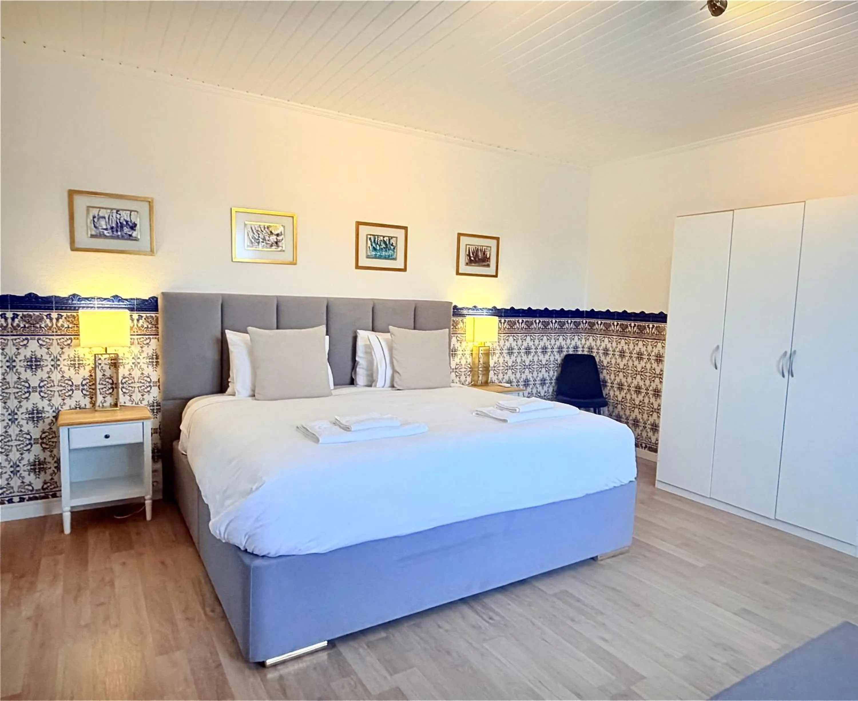 Bed in Vila Pombal Tomar Apartments - Pool & City Views