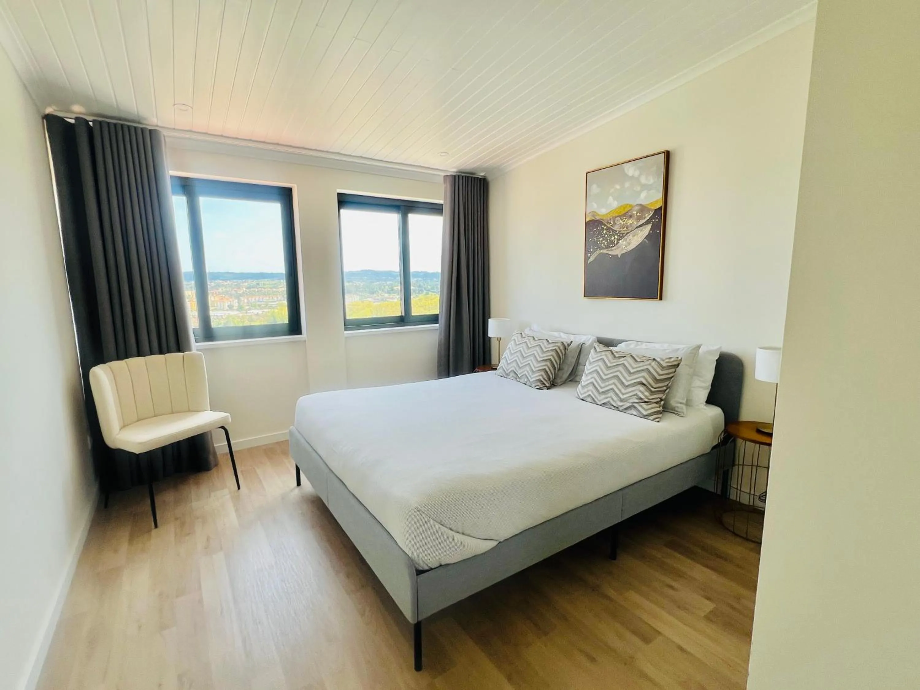 Bed in Vila Pombal Tomar Apartments - Pool & City Views