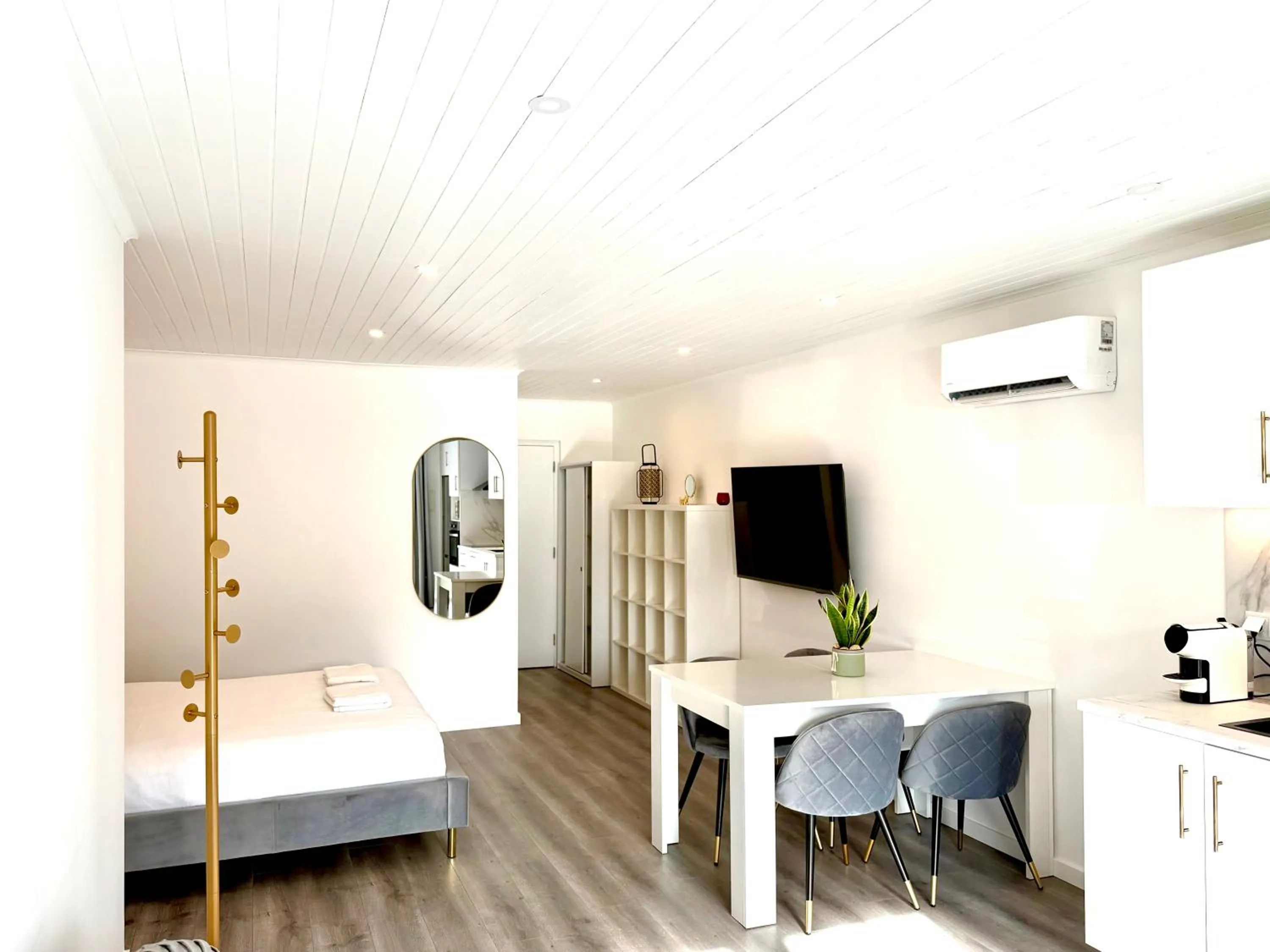 Bed in Vila Pombal Tomar Apartments - Pool & City Views