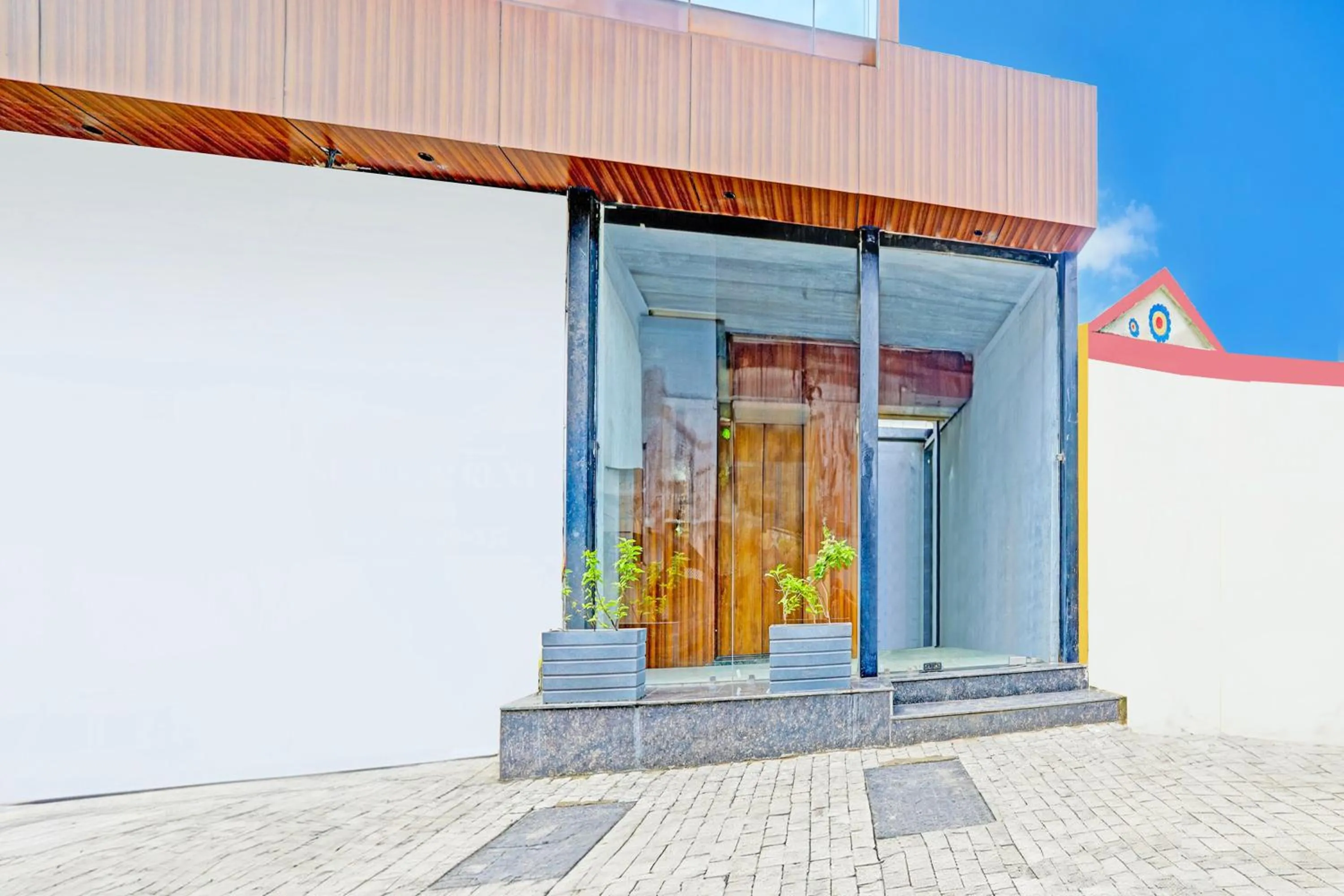 Facade/entrance in Super Hotel O Raipur