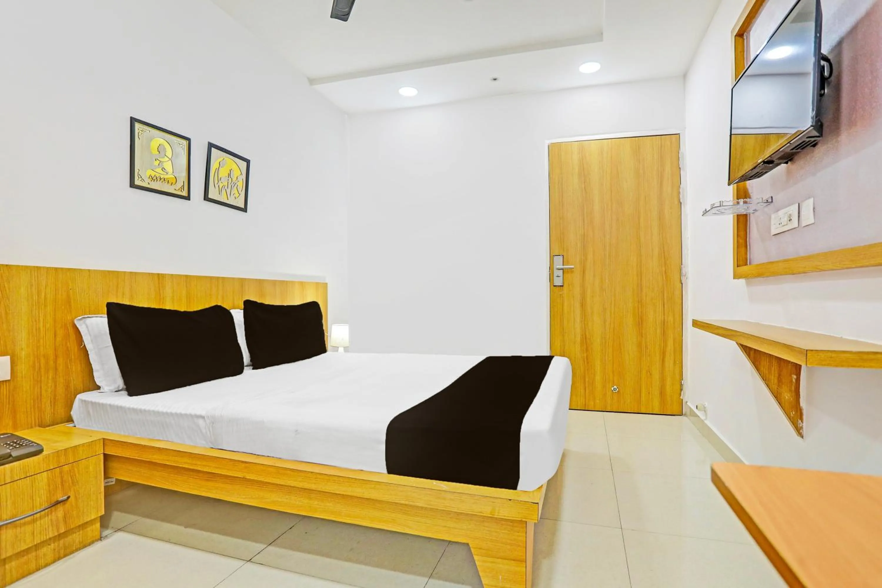 Bedroom, Bed in Super Hotel O Raipur