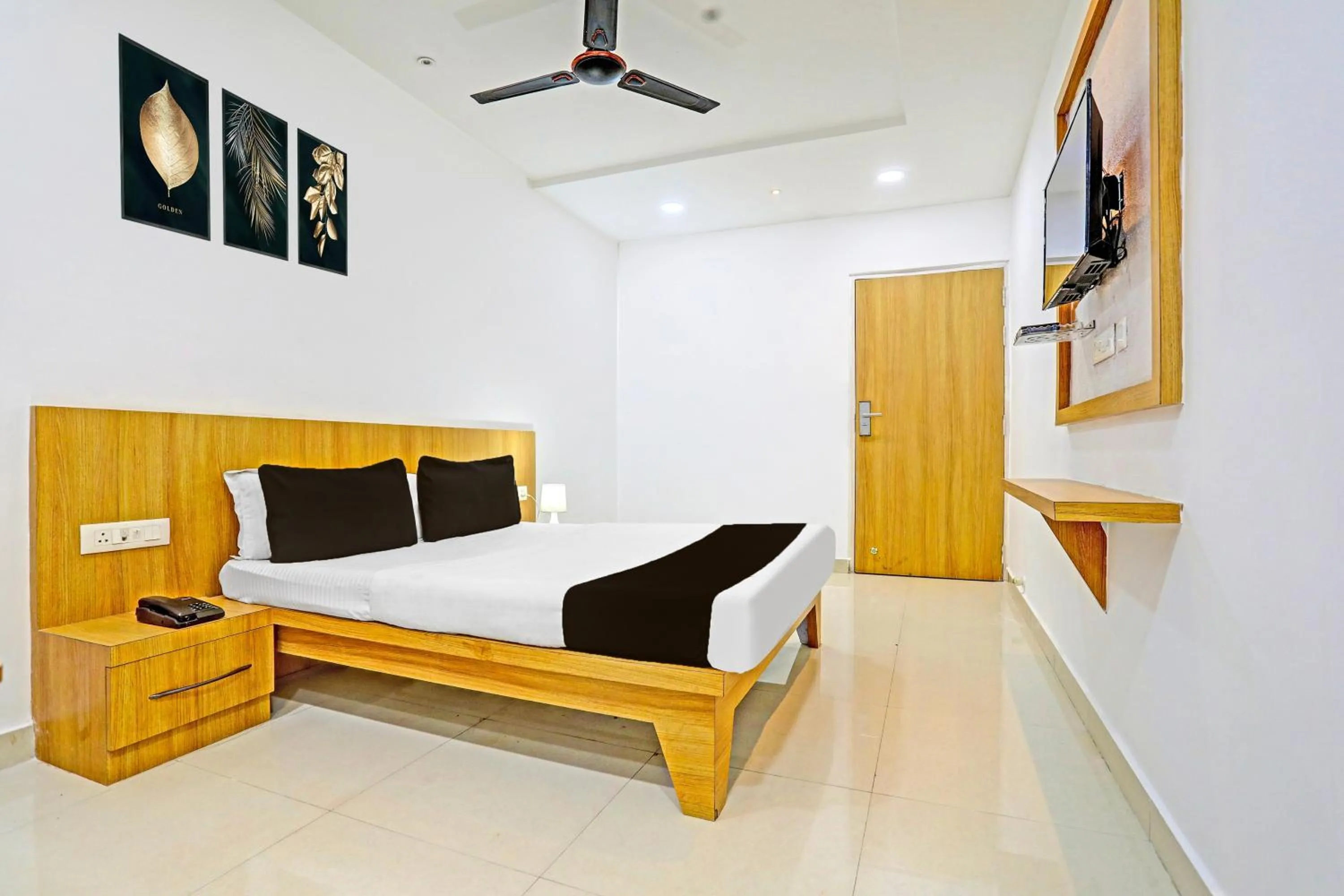 Bedroom, Bed in Super Hotel O Raipur