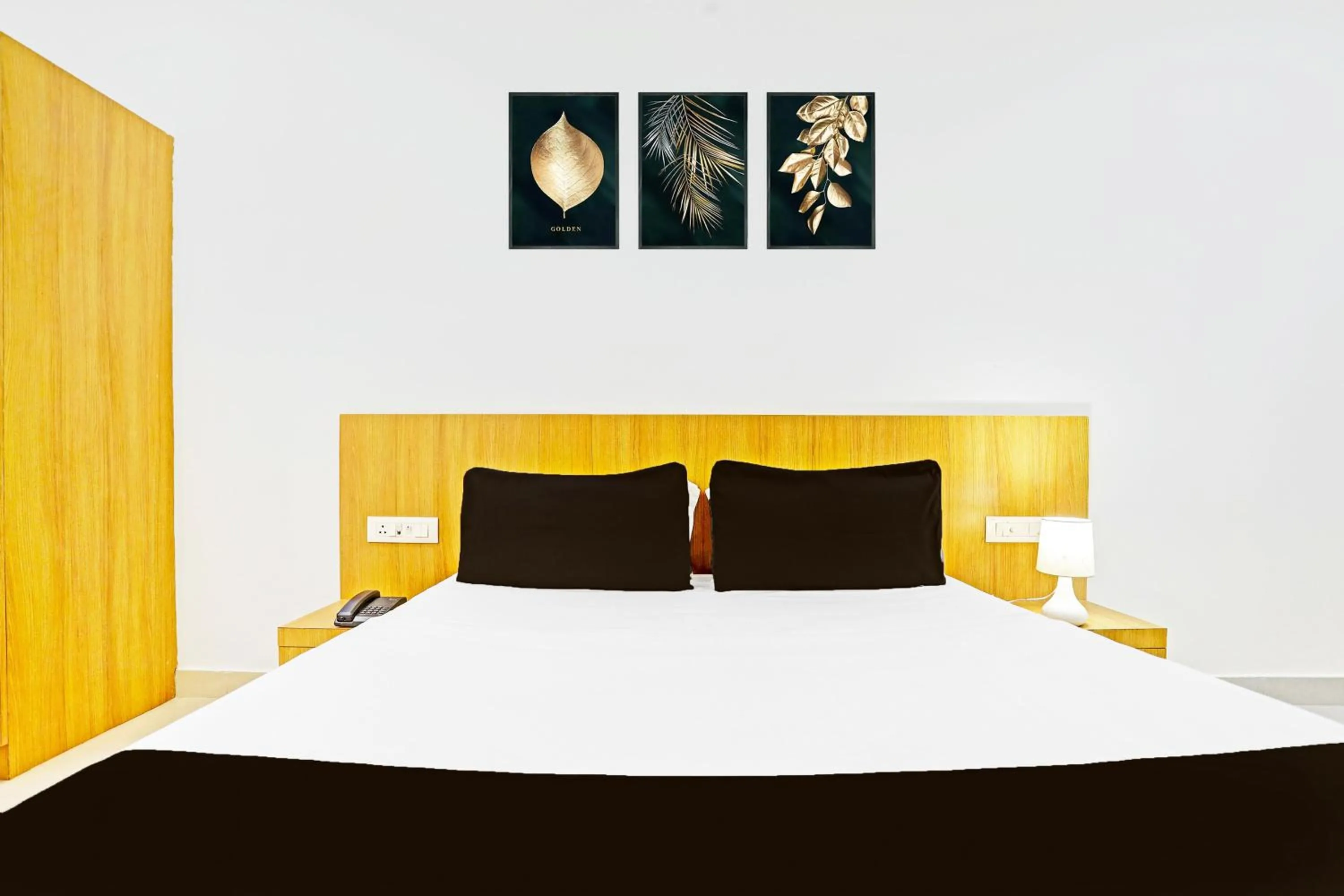 Bedroom, Bed in Super Hotel O Raipur