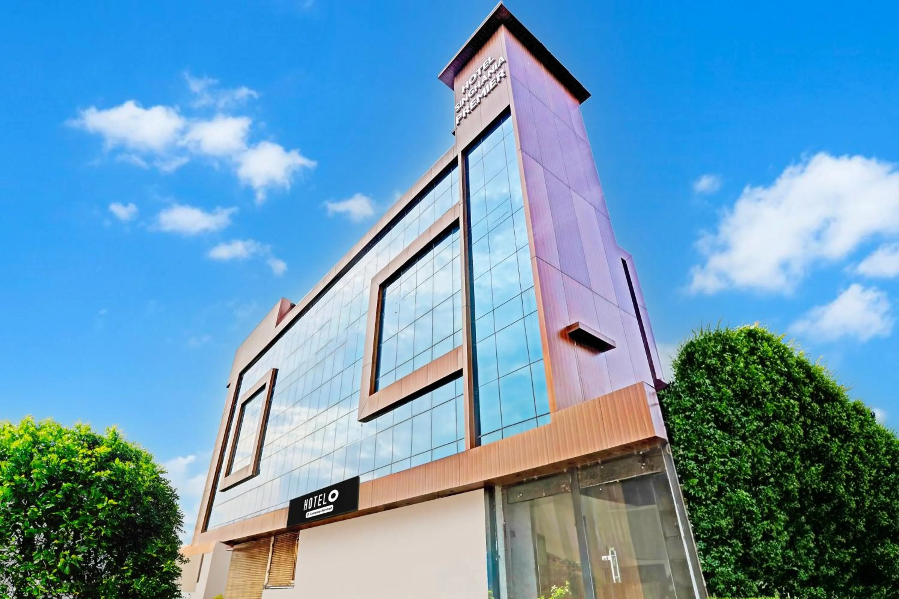 Facade/entrance in Super Hotel O Raipur