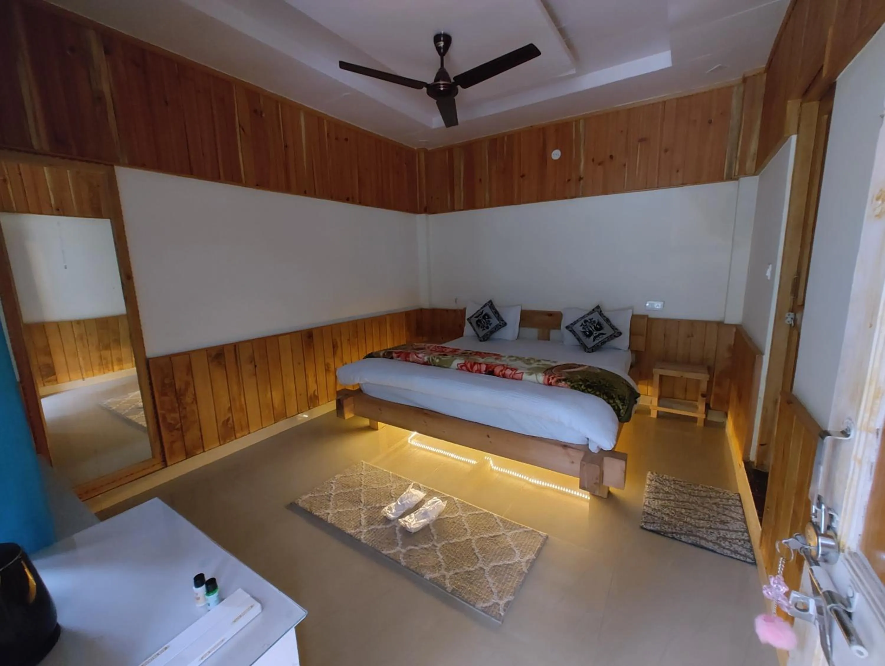 Bed in The Stream Kasol