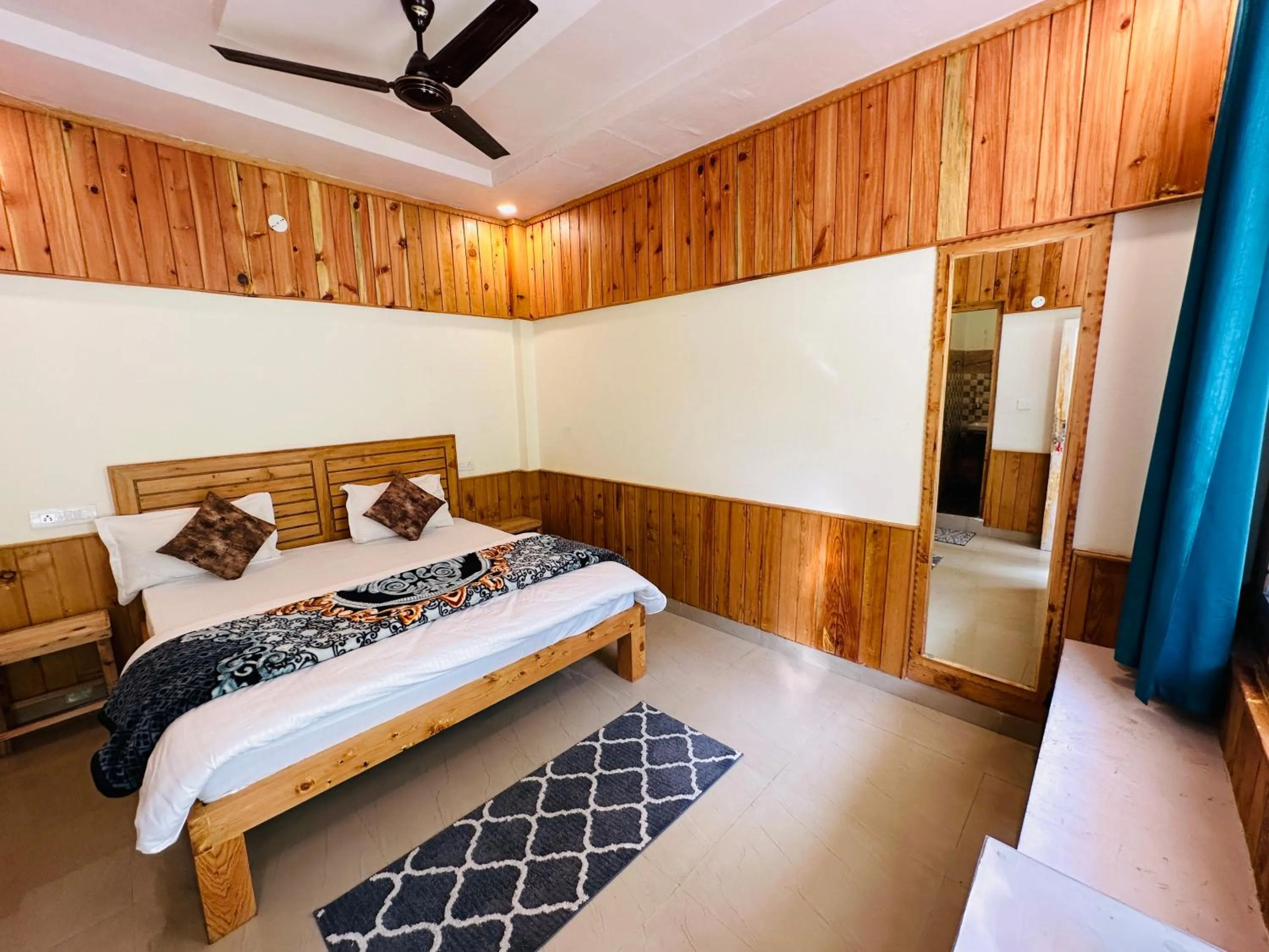 Bed in The Stream Kasol